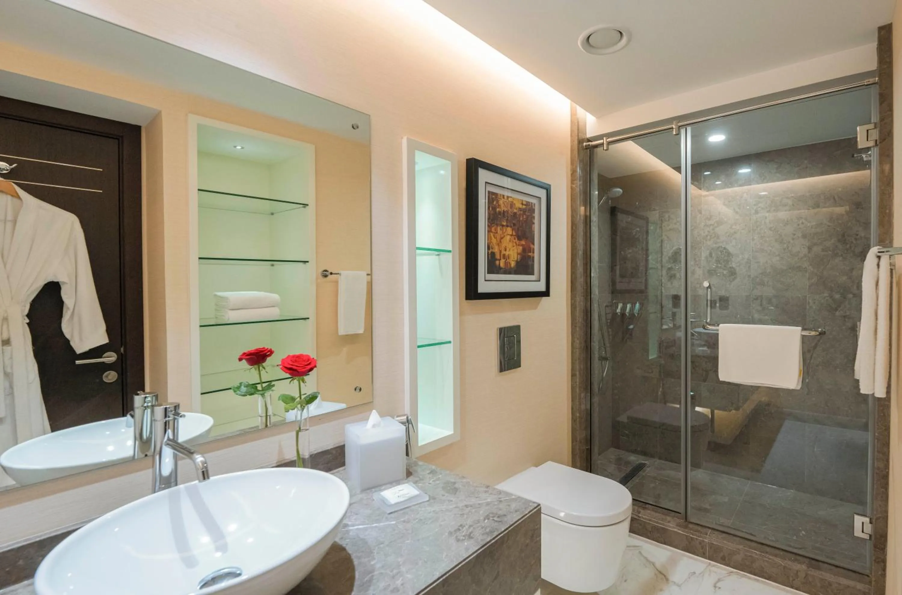 Shower in Hyatt Regency Galleria Residence Dubai