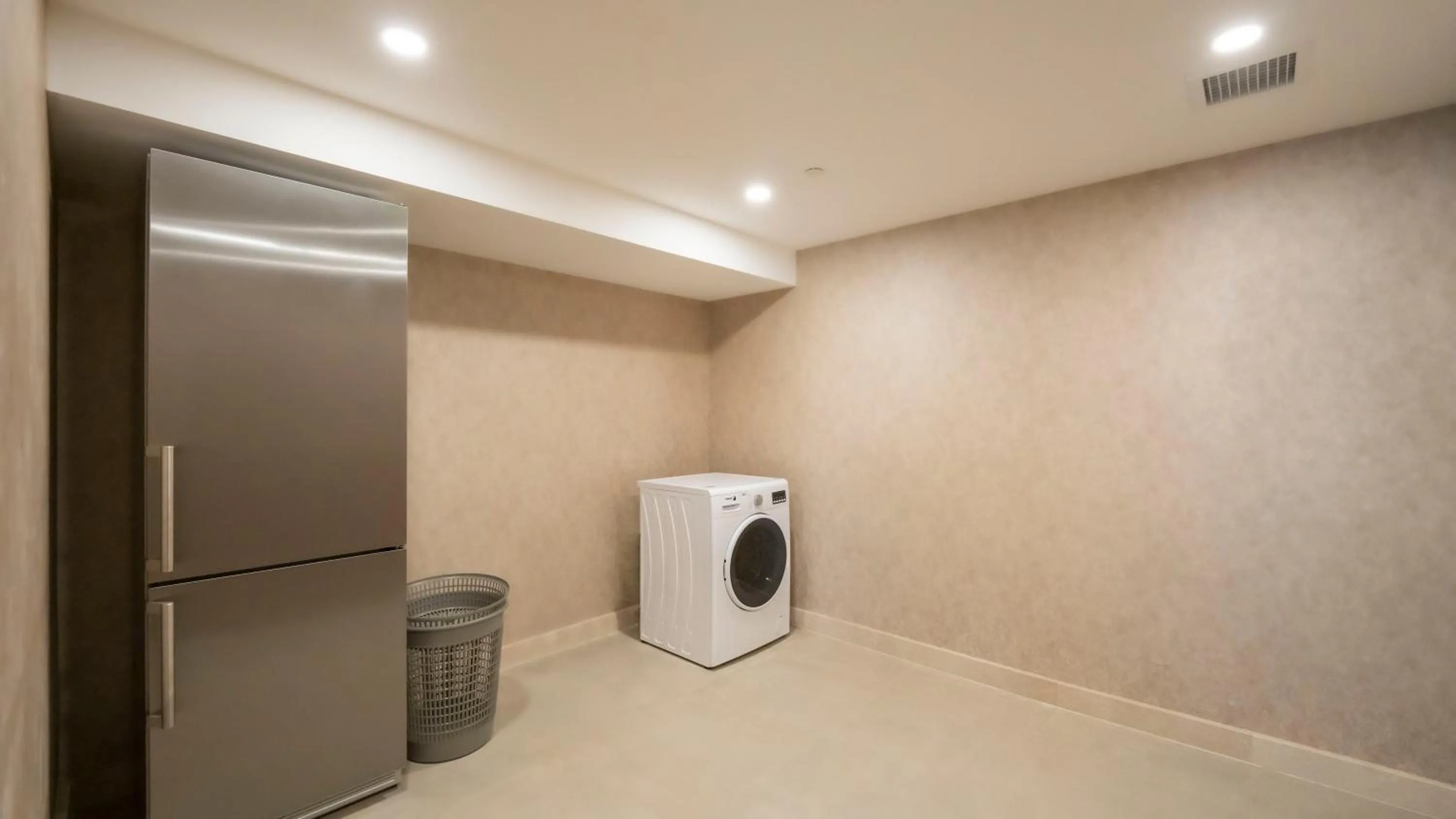 washing machine in Hyatt Regency Galleria Residence Dubai