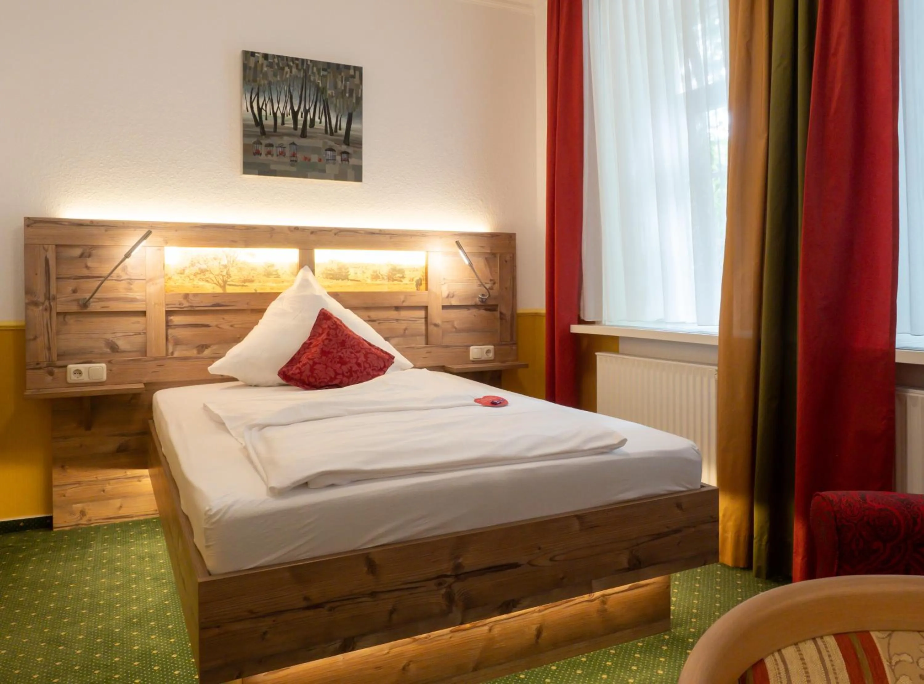 Photo of the whole room, Bed in Hotel St. Georg Garni