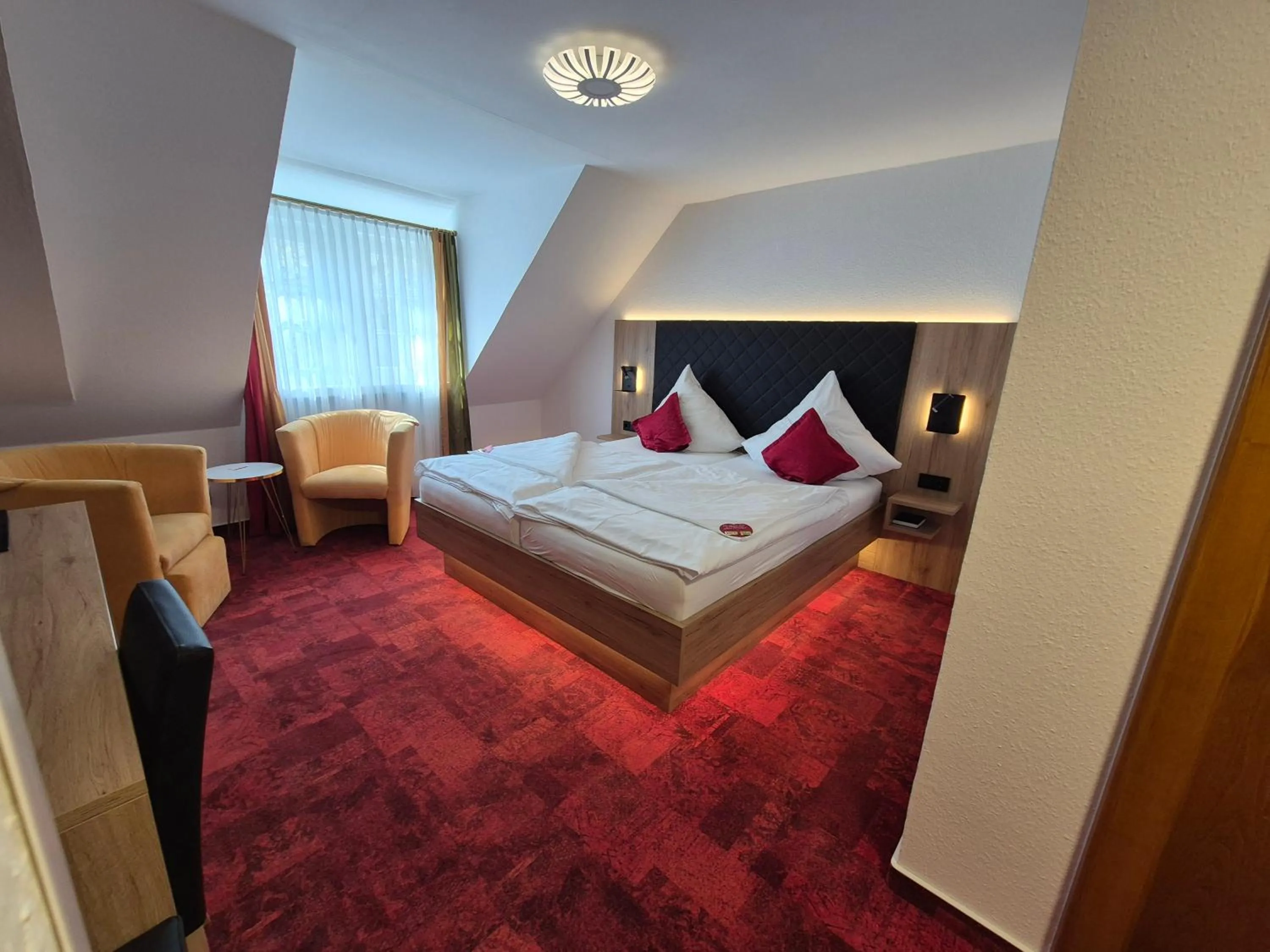Bed in Hotel St. Georg Garni