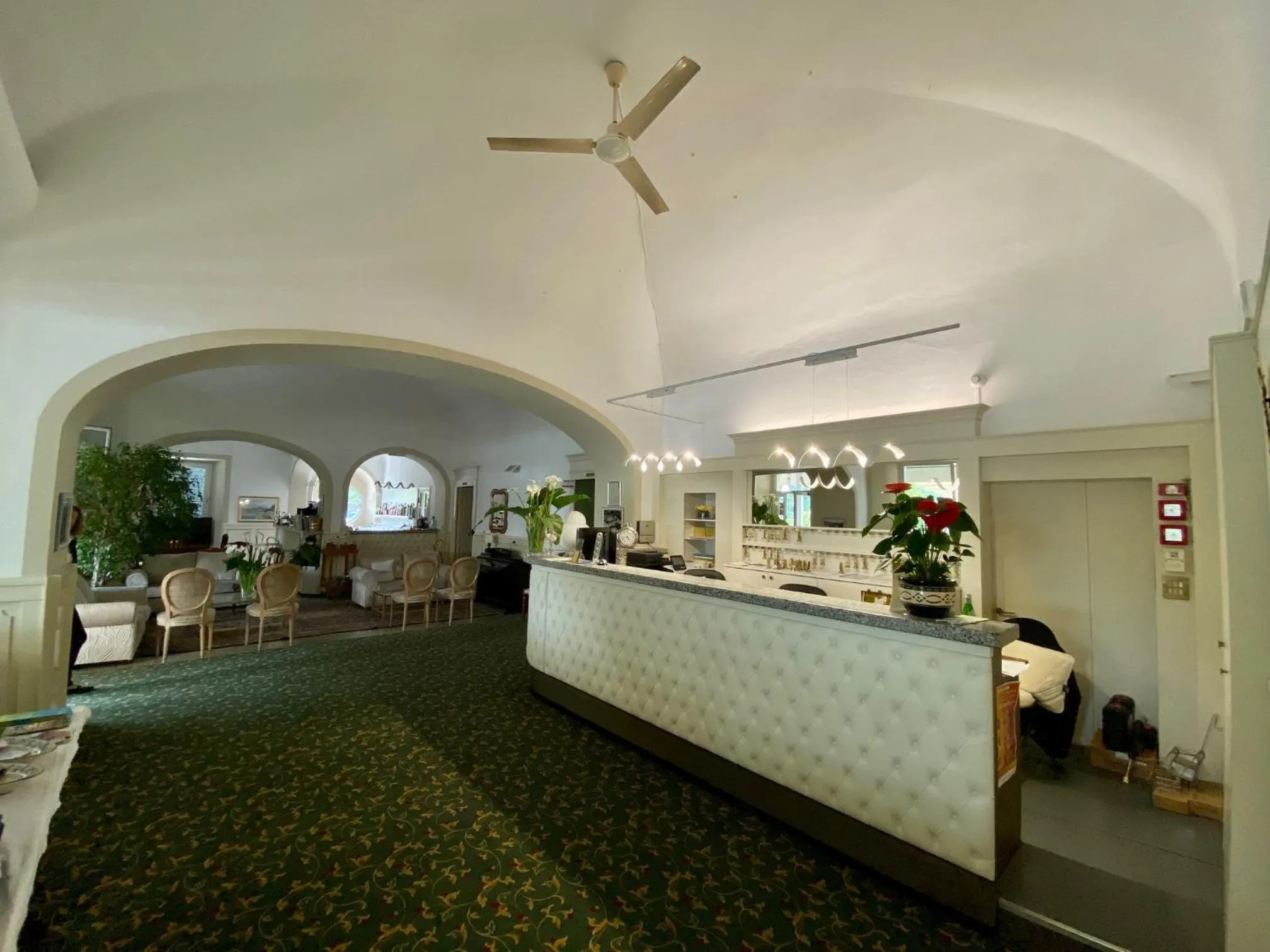 Communal lounge/ TV room in Hotel Due Palme