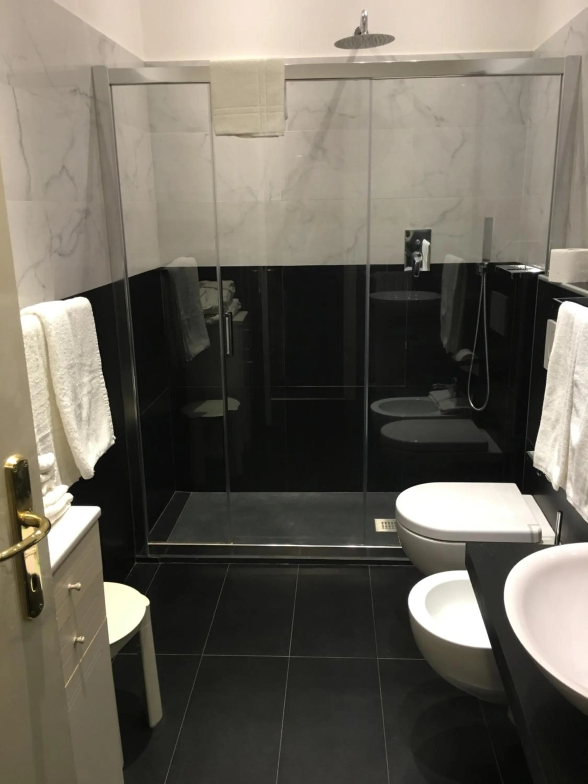 Shower in Hotel Due Palme