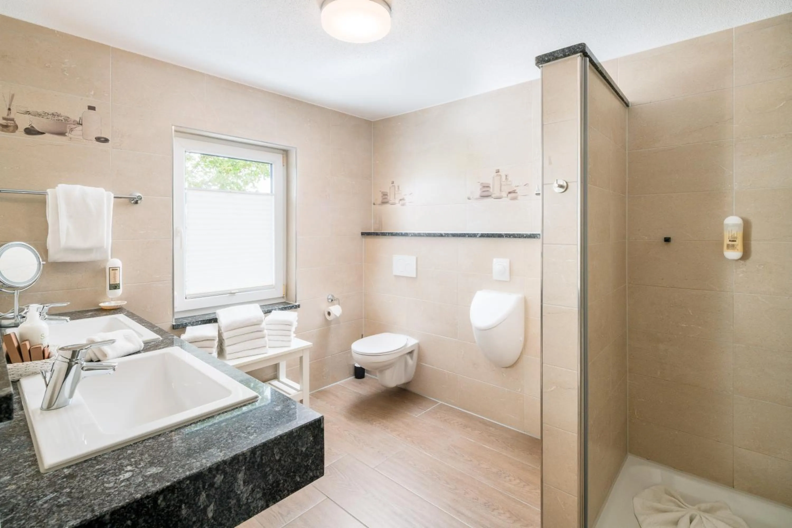 Bathroom in Hotel Hofgut Tiergarten