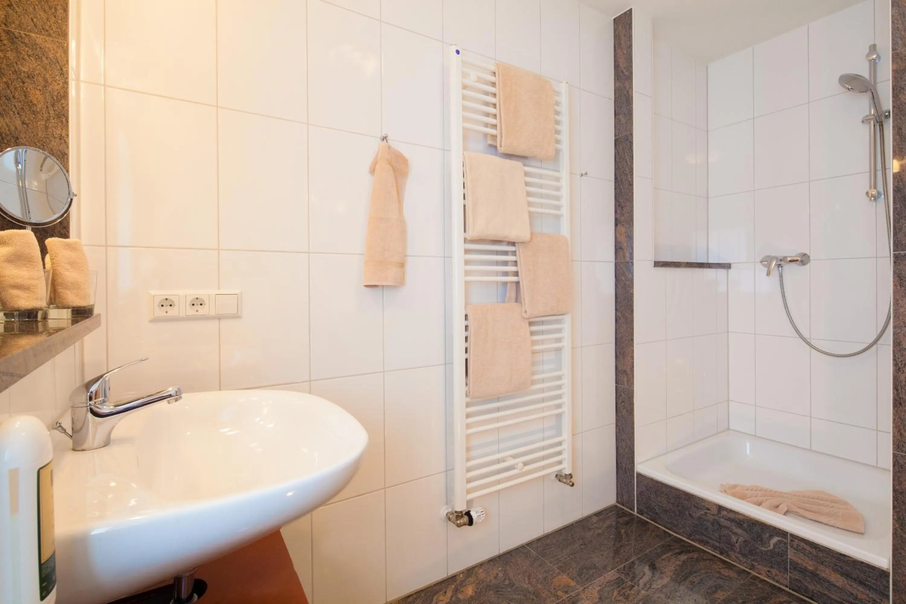 Bathroom in Hotel Hofgut Tiergarten