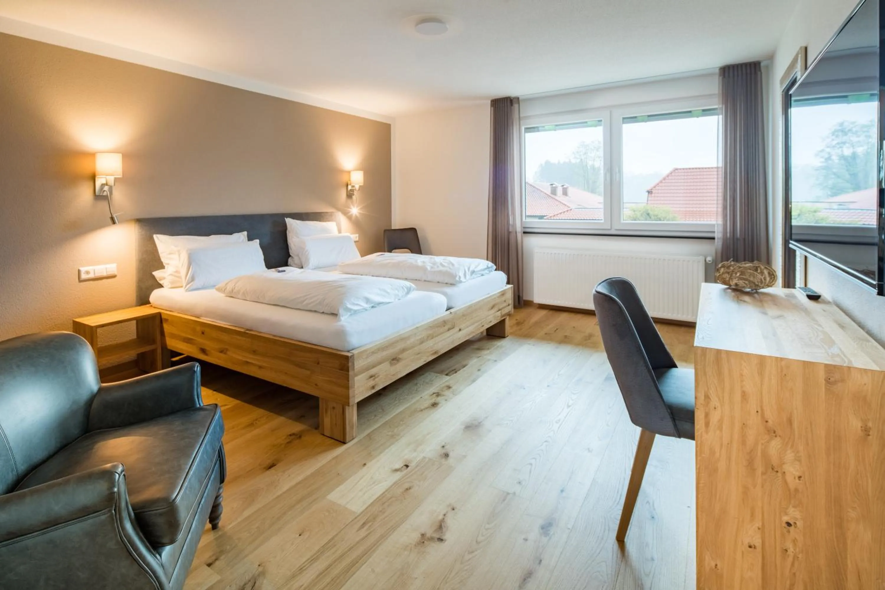 Photo of the whole room, Bed in Hotel Hofgut Tiergarten