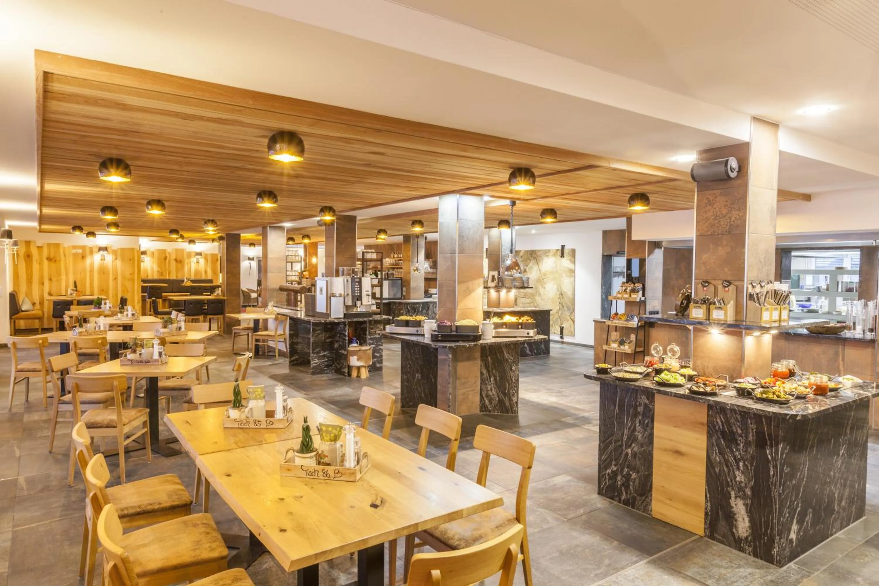 Restaurant/places to eat in Hotel Hofgut Tiergarten