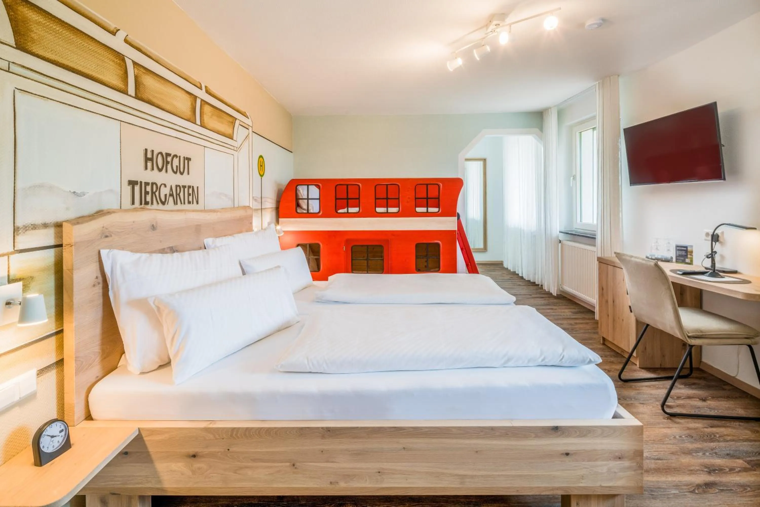 Photo of the whole room, Bed in Hotel Hofgut Tiergarten