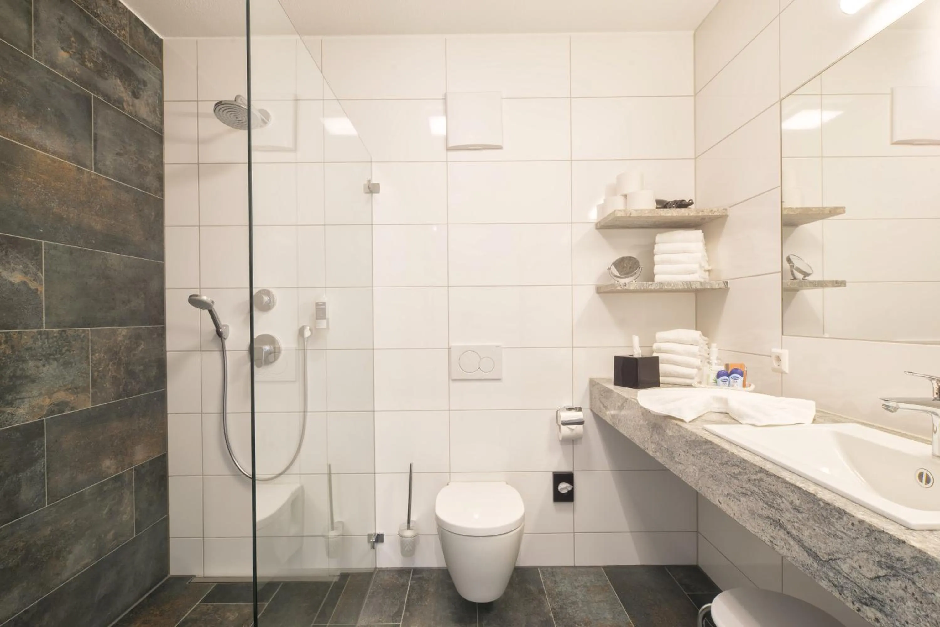 Bathroom in Hotel Hofgut Tiergarten