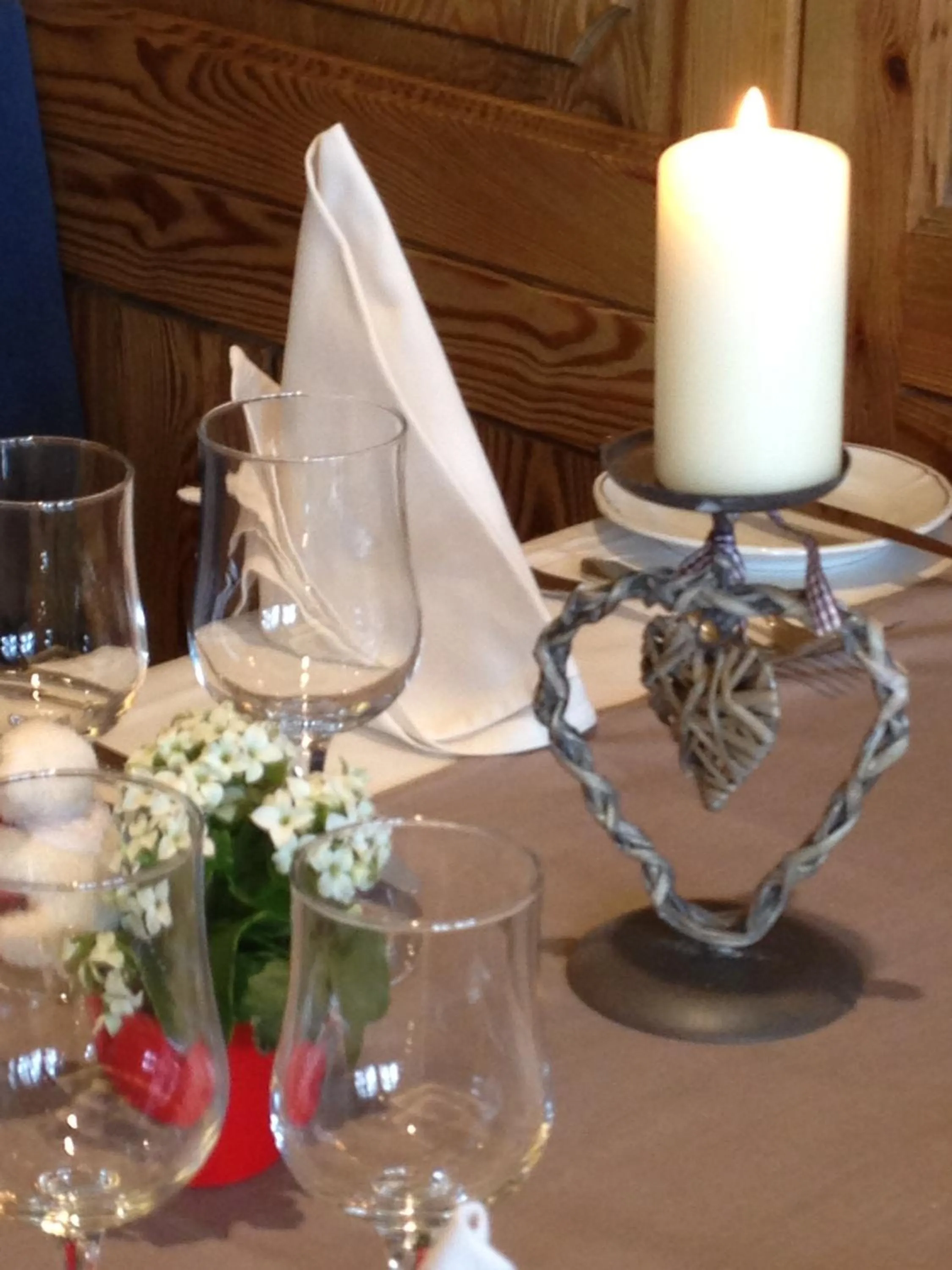 Restaurant/places to eat in Hotel City