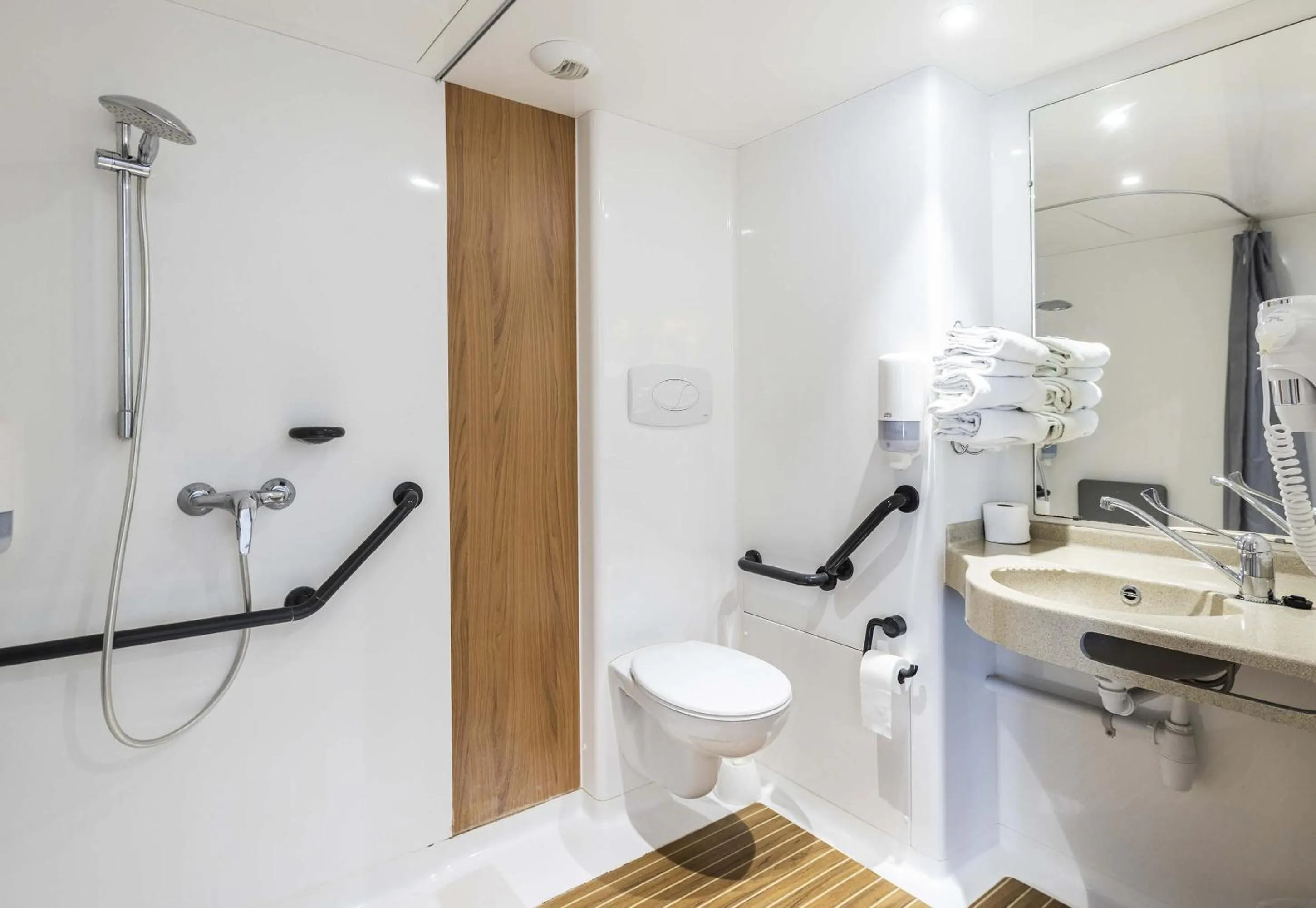 Bathroom in B&B HOTEL Perpignan Saleilles