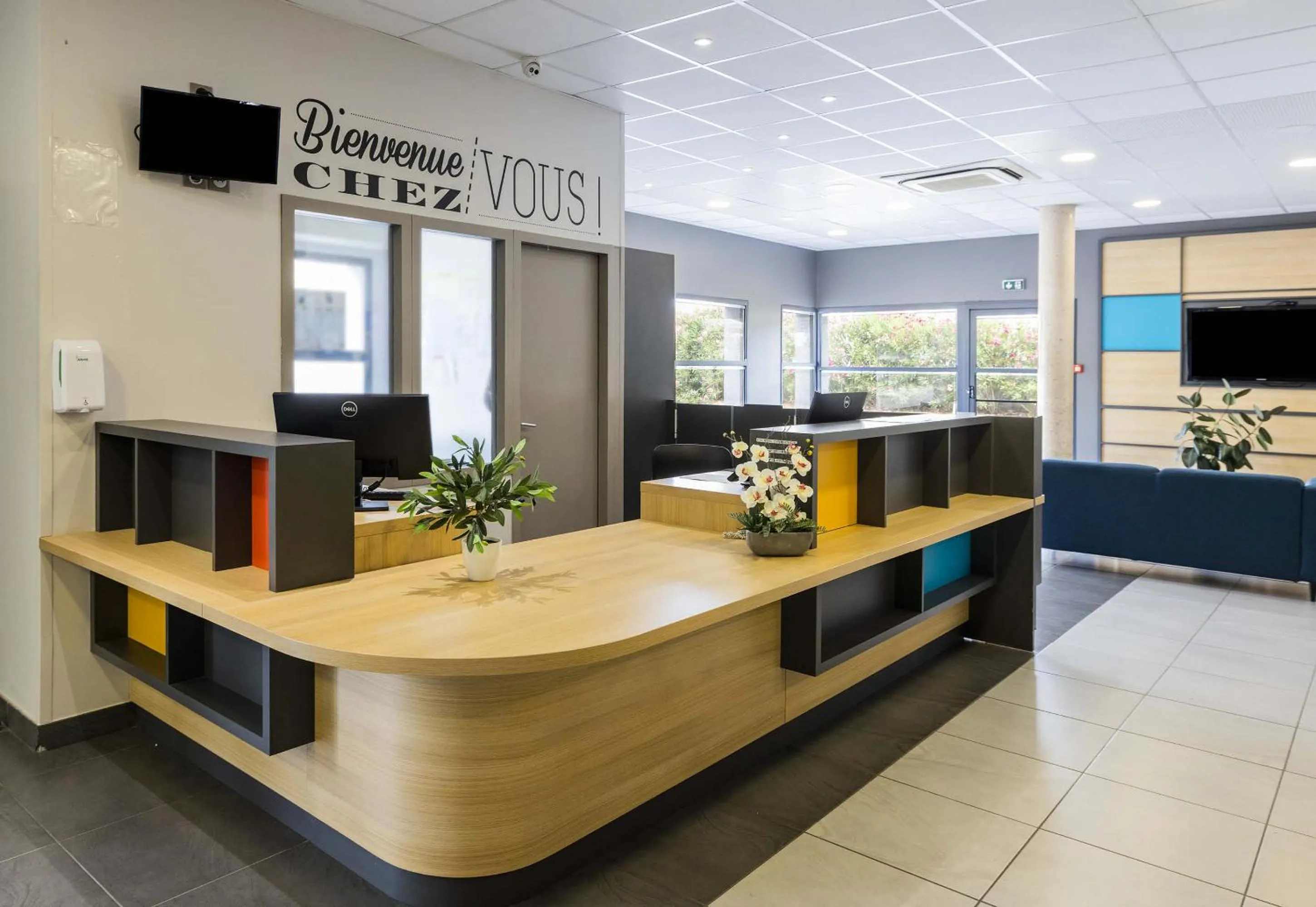 Lobby or reception in B&B HOTEL Perpignan Saleilles