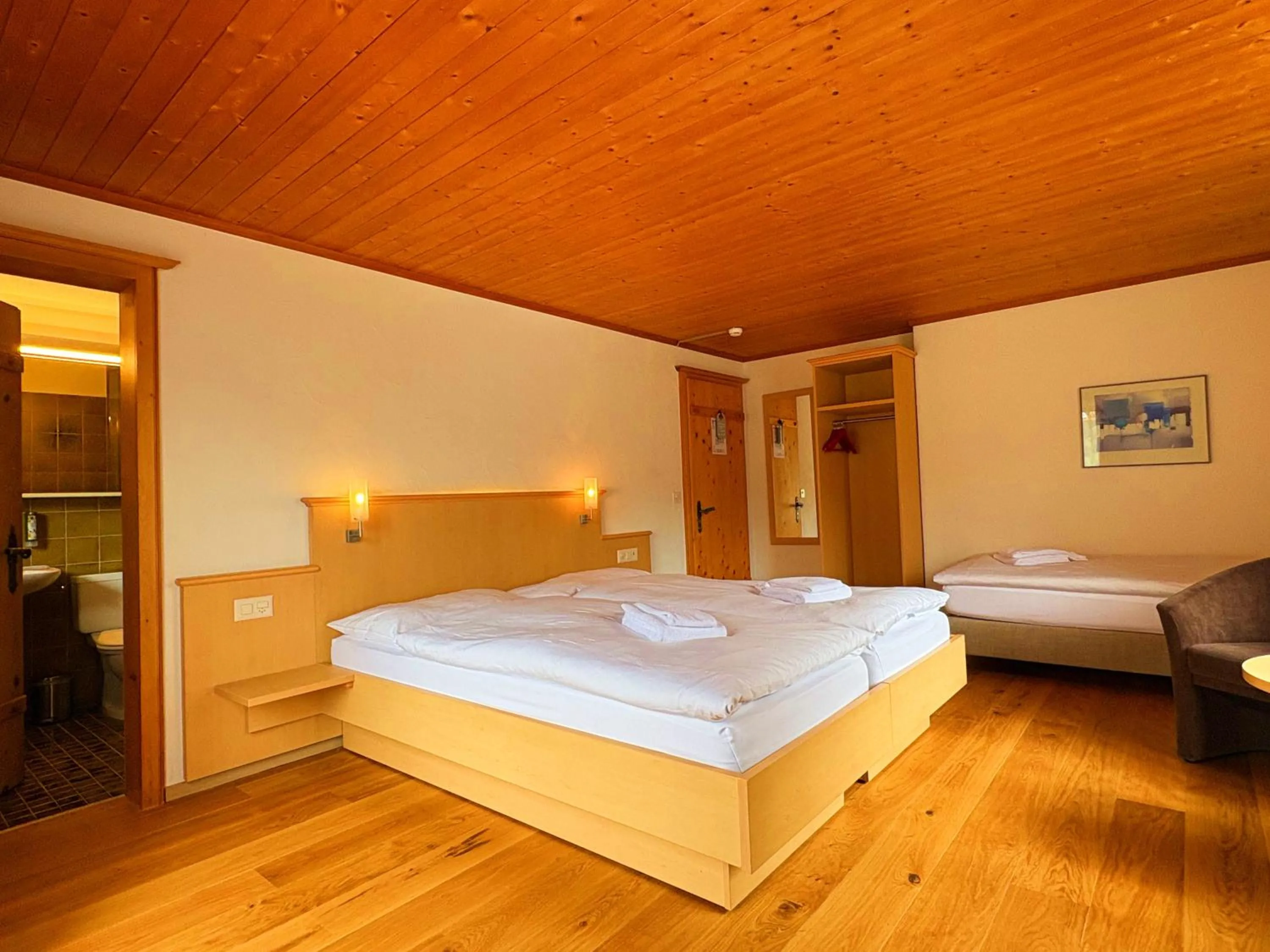 Bedroom, Bed in Madrisa Lodge