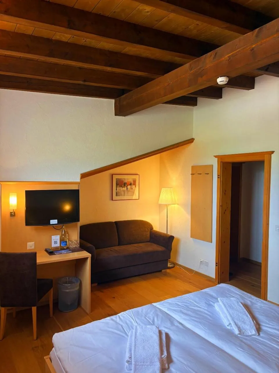 Photo of the whole room, Bed in Madrisa Lodge