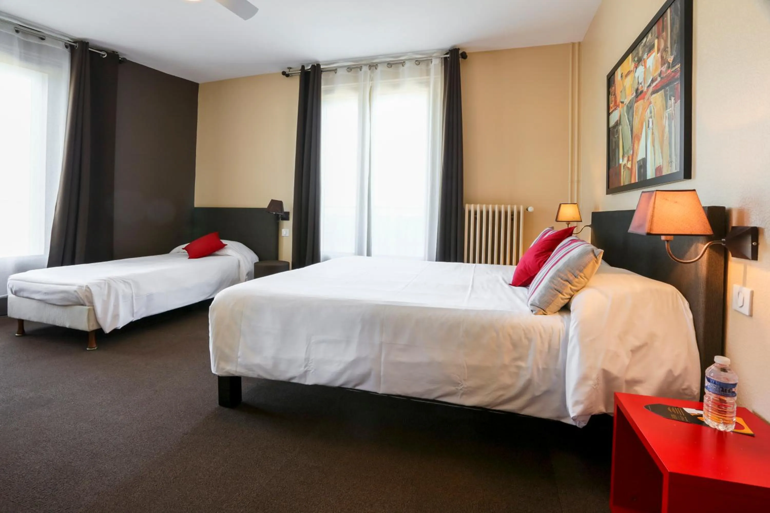 Photo of the whole room in Brit Hotel Terminus