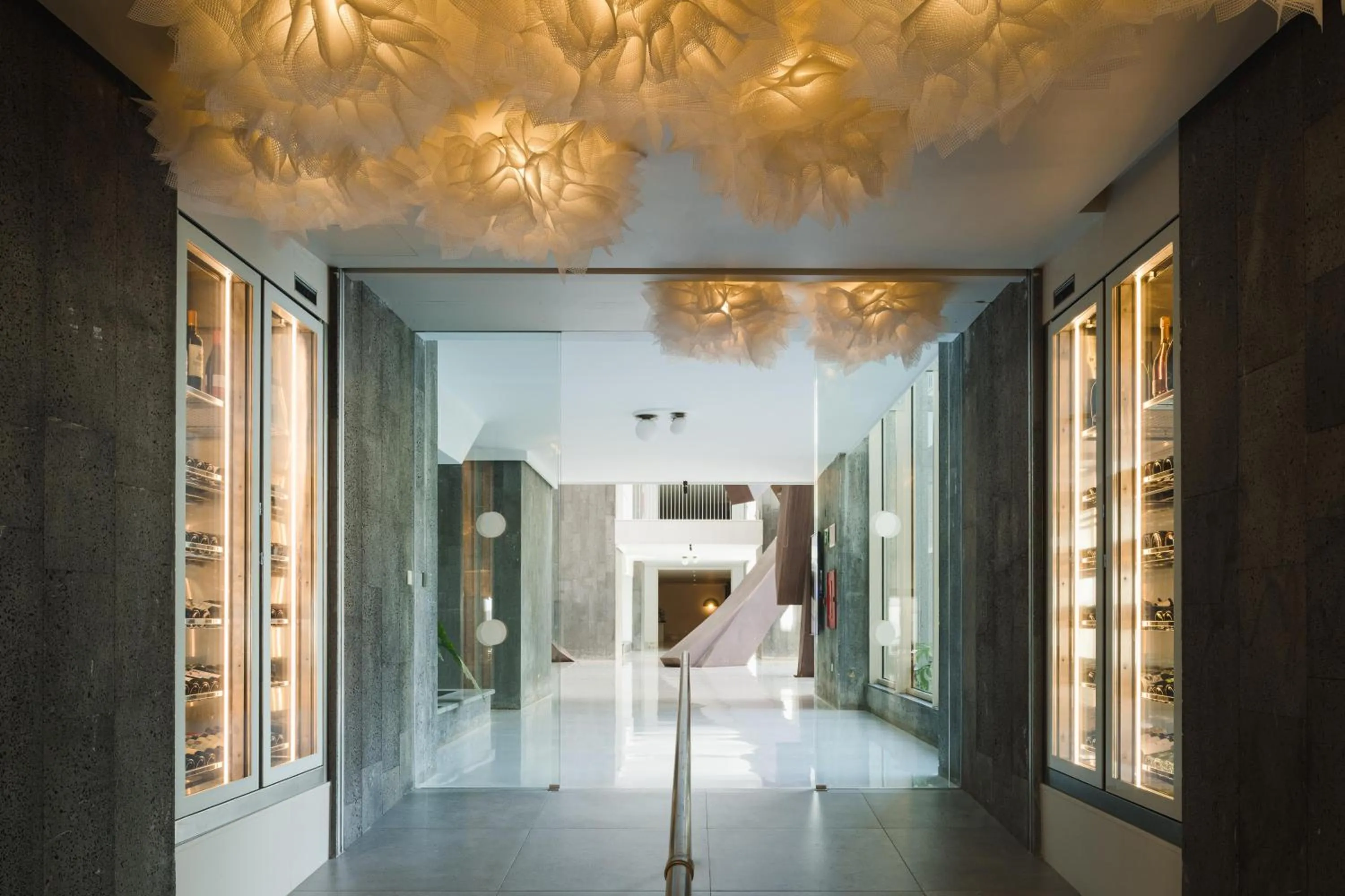 Restaurant/places to eat in Plus Fariones Suite Hotel