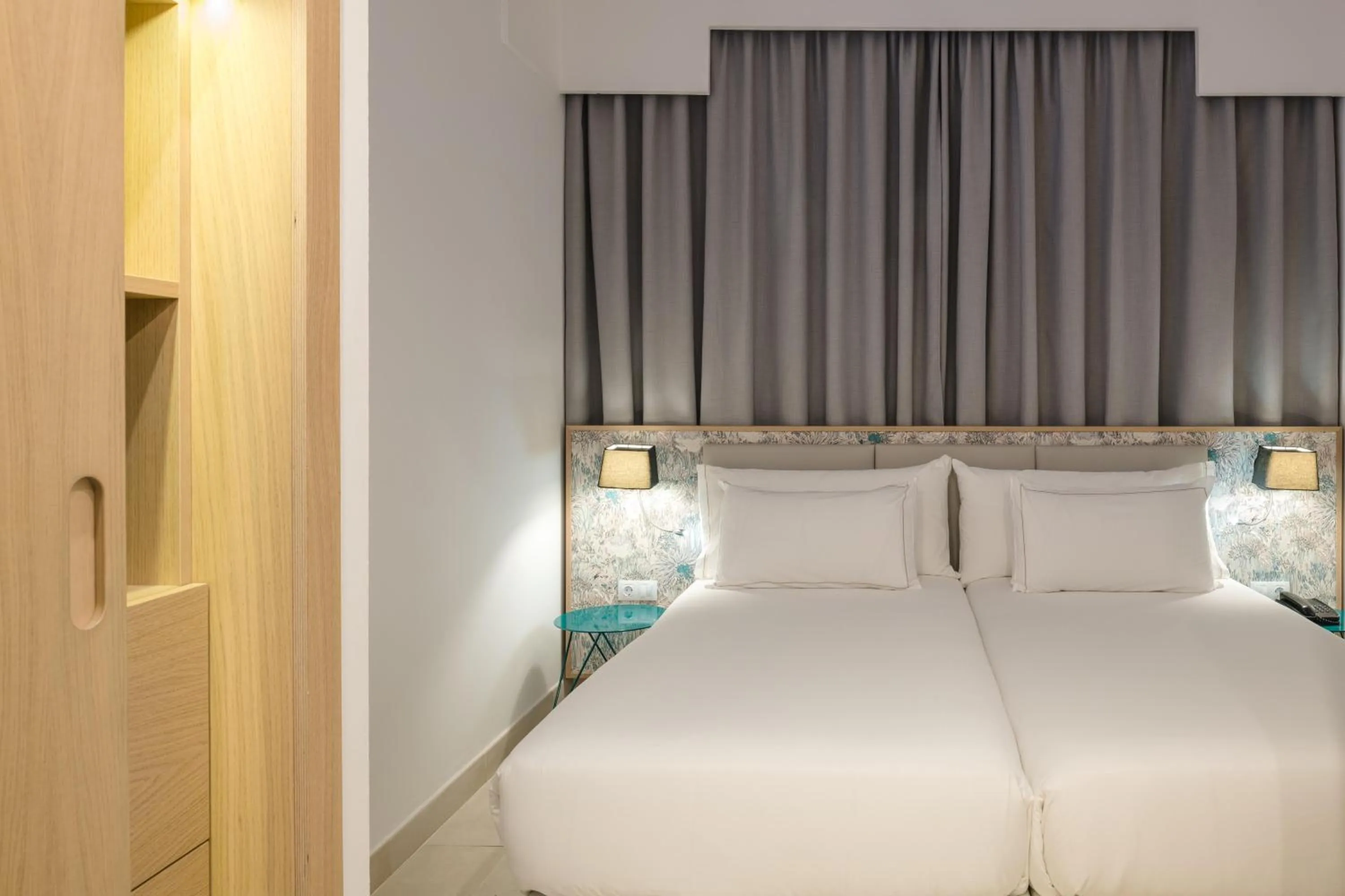 Photo of the whole room, Bed in Plus Fariones Suite Hotel