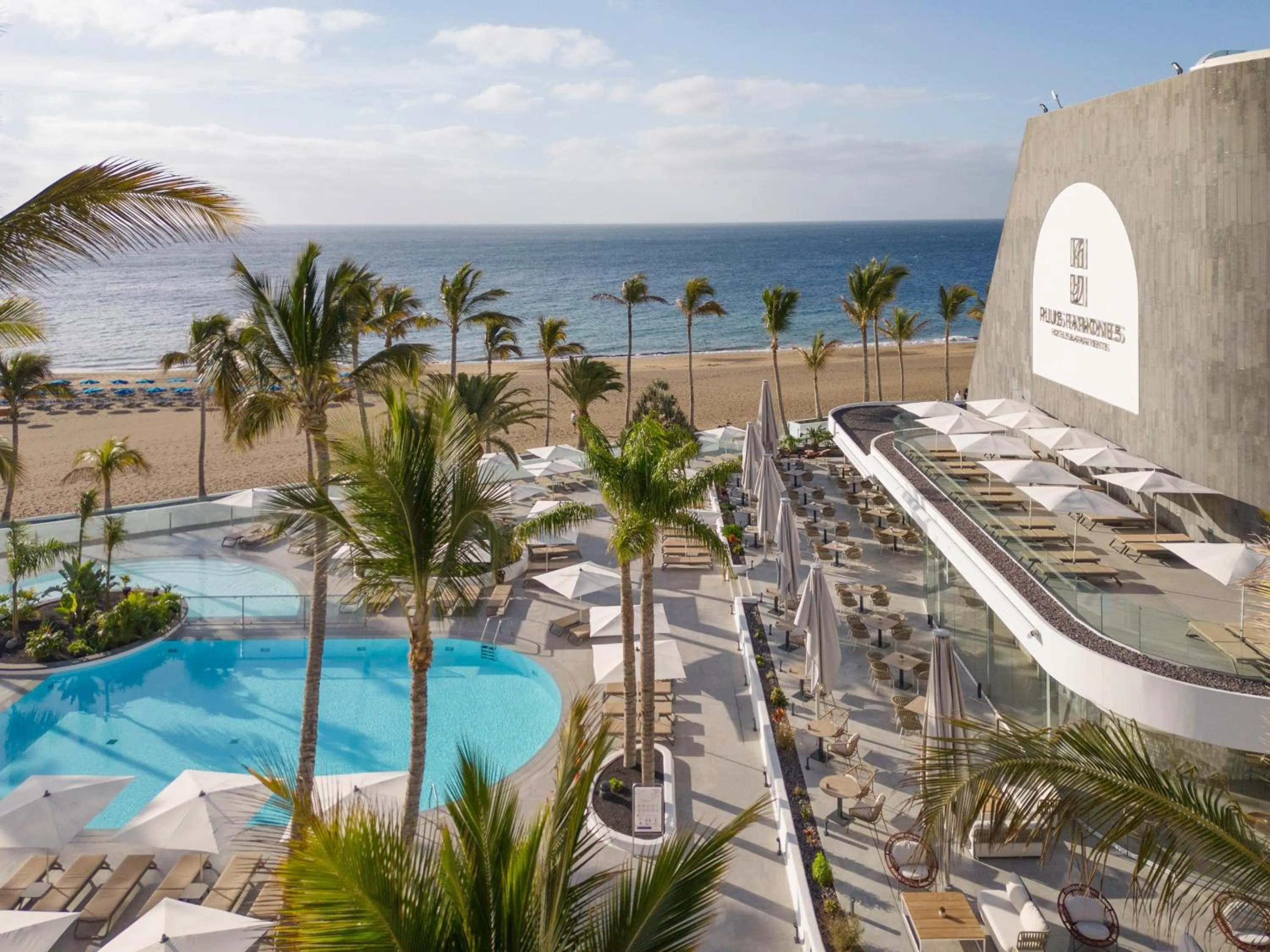 Swimming pool in Plus Fariones Suite Hotel