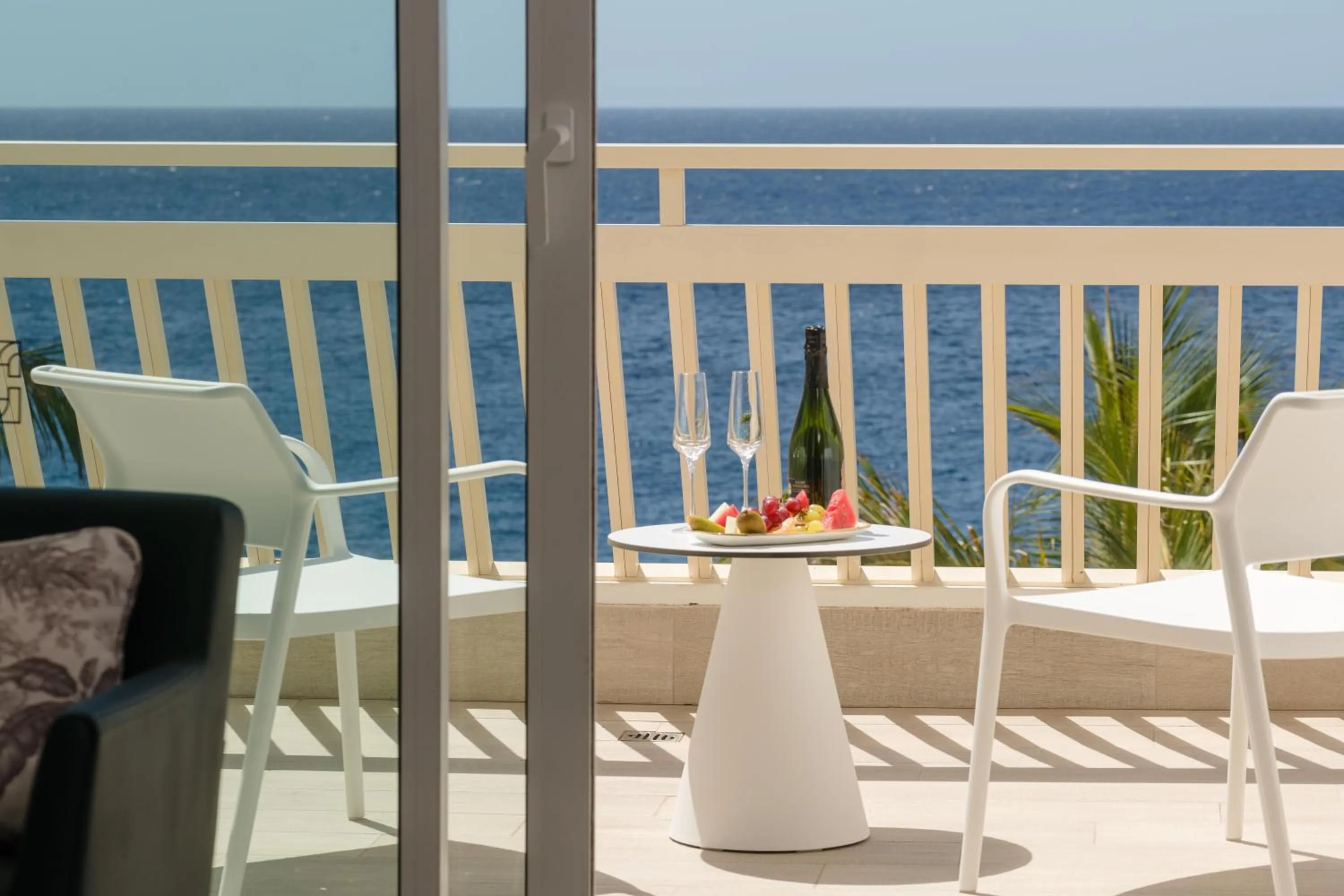 Photo of the whole room in Plus Fariones Suite Hotel