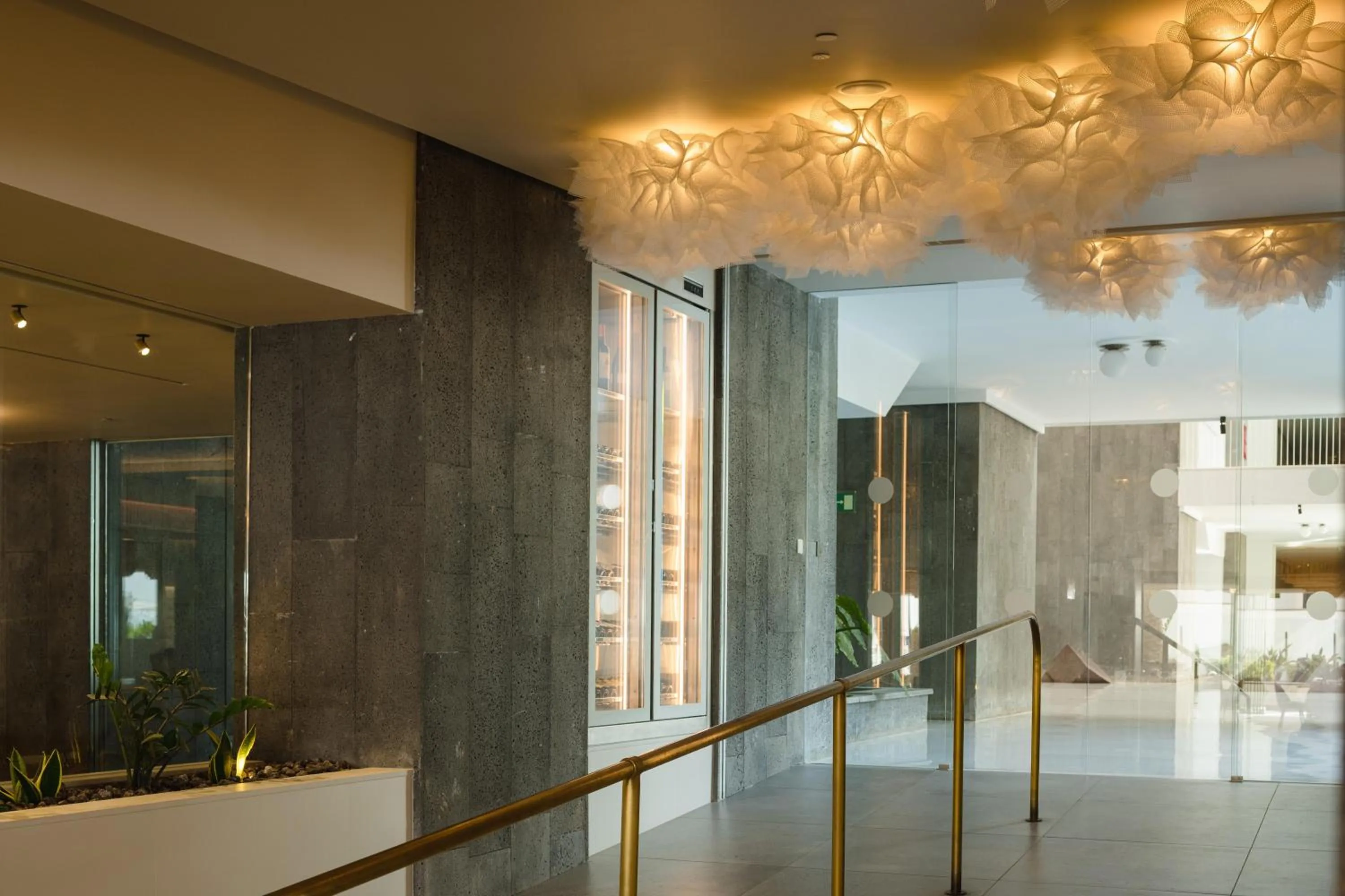 Restaurant/places to eat in Plus Fariones Suite Hotel