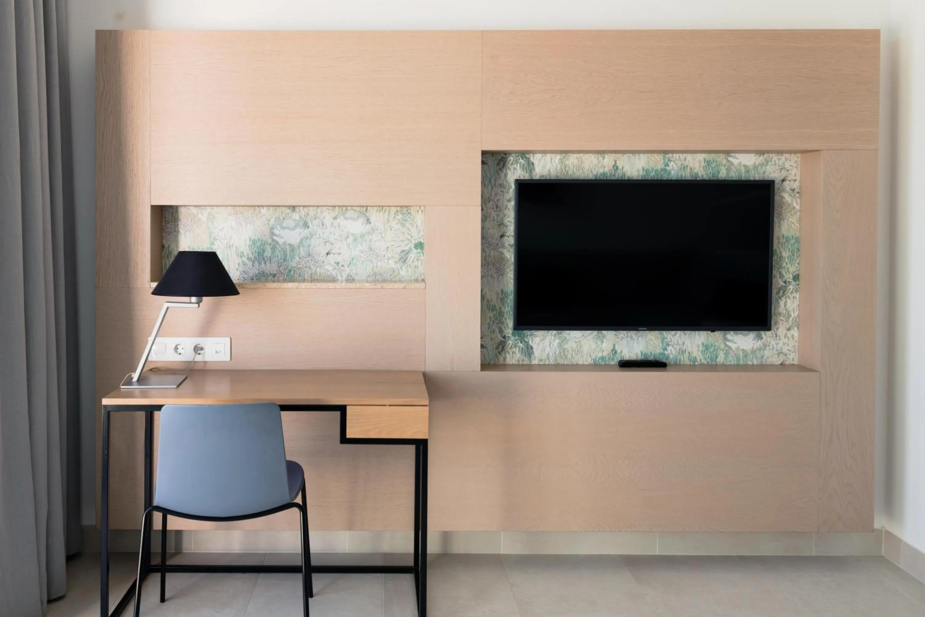 Photo of the whole room in Plus Fariones Suite Hotel