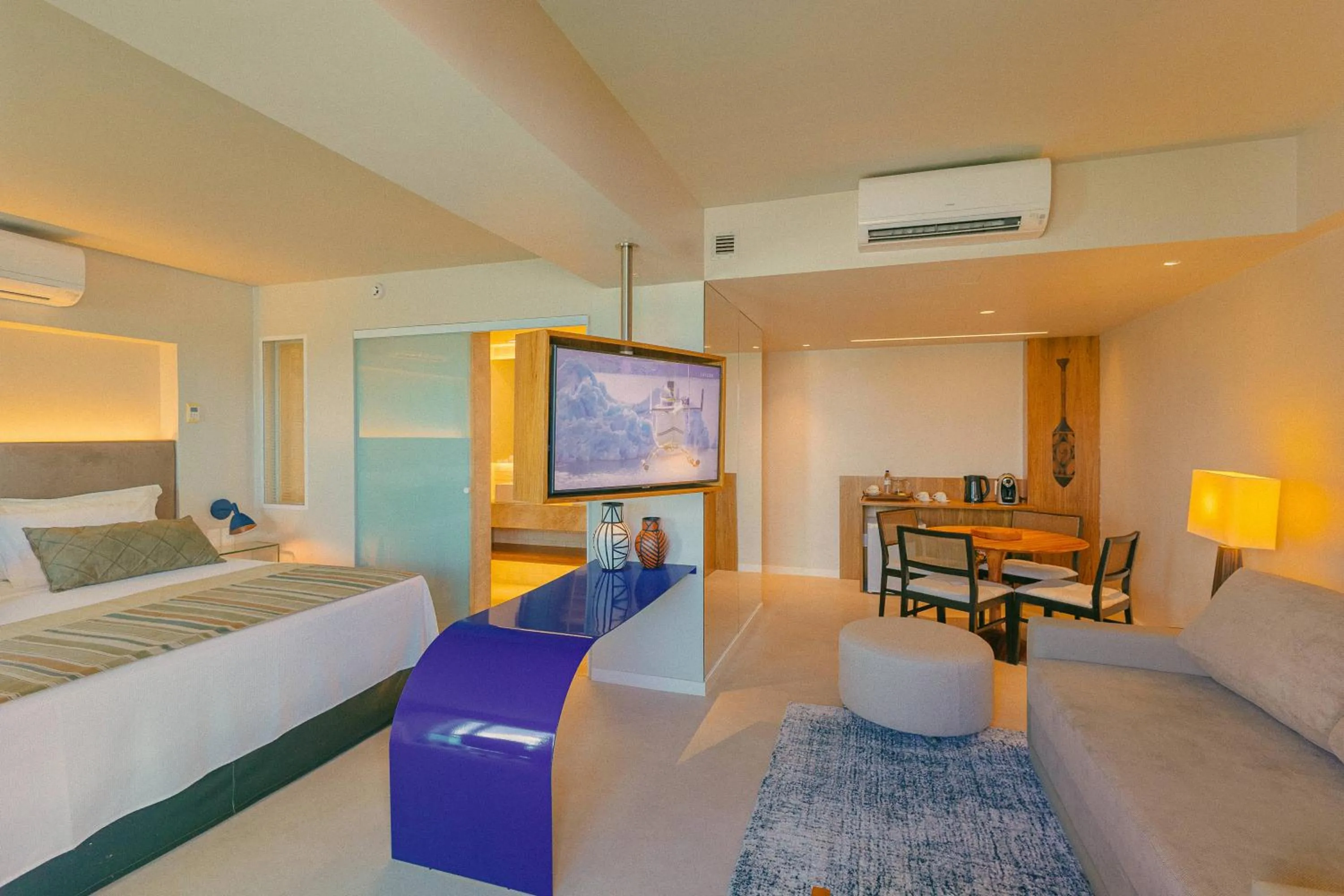 Living room, Bed in Verdegreen Hotel