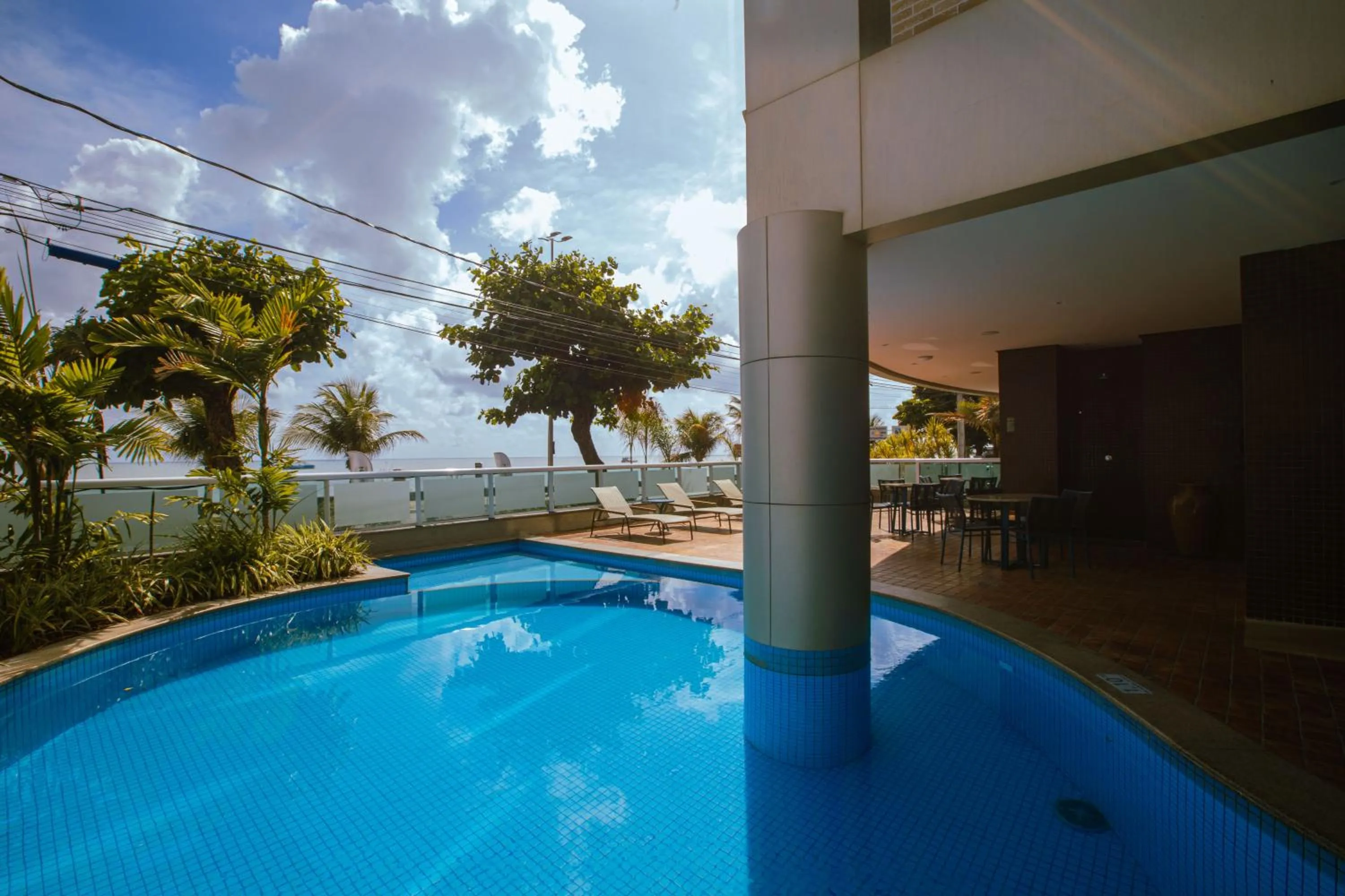 Swimming pool in Verdegreen Hotel