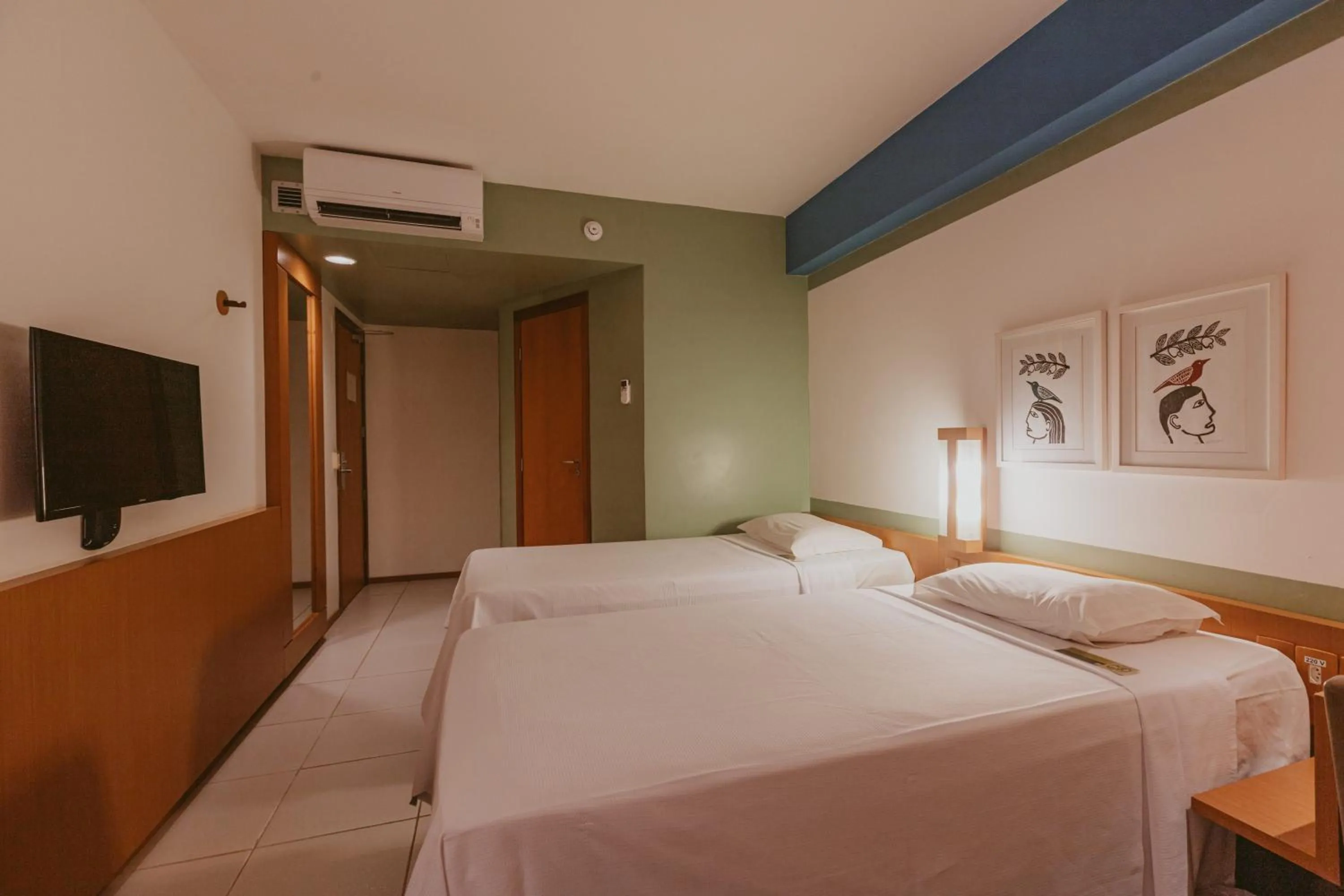 Bed in Verdegreen Hotel