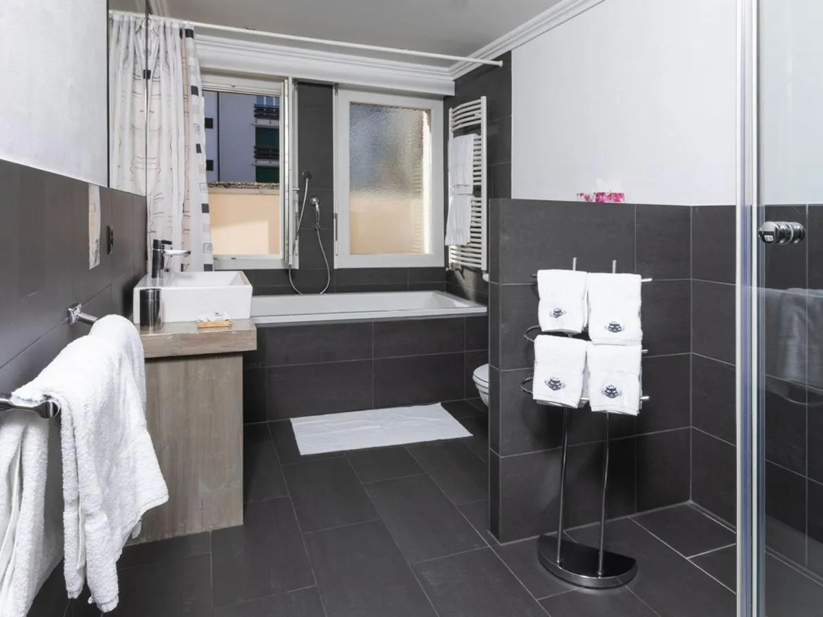 Three-Bedroom Apartment (6 Adults) in Hotel Central, SPA & LOUNGE BAR