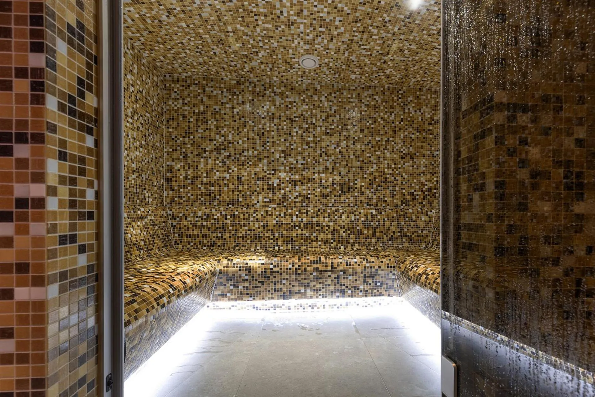 Spa and wellness centre/facilities in Hotel Central, SPA & LOUNGE BAR