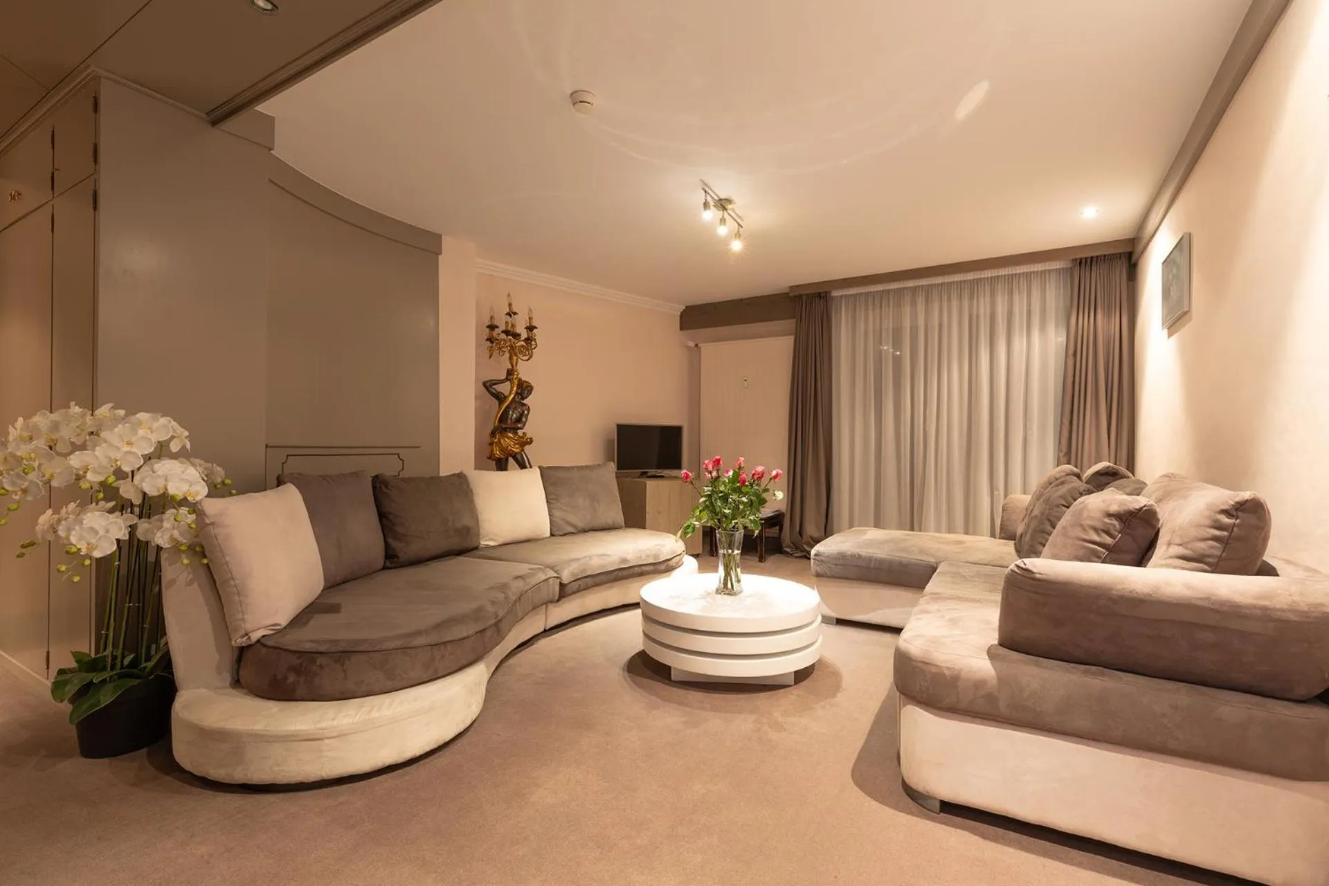 Seating area in Hotel Central, SPA & LOUNGE BAR