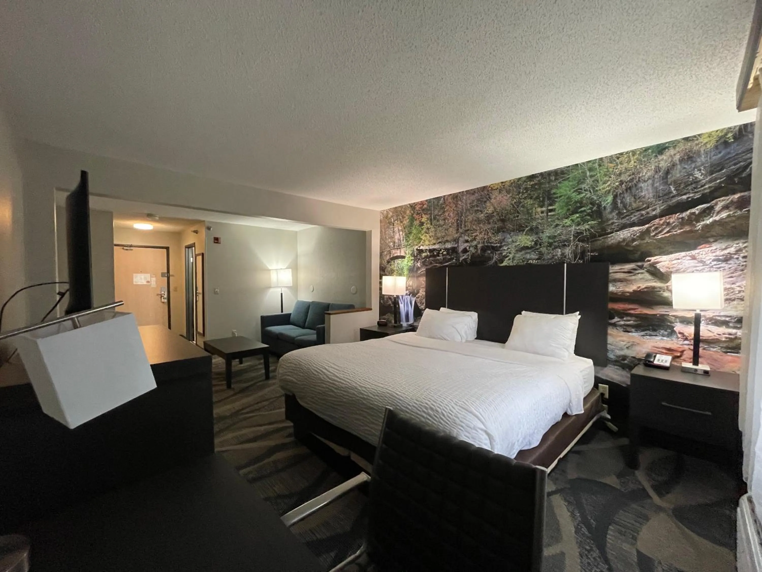 Bed in Clarion Inn Fairborn - Dayton near Wright Patterson