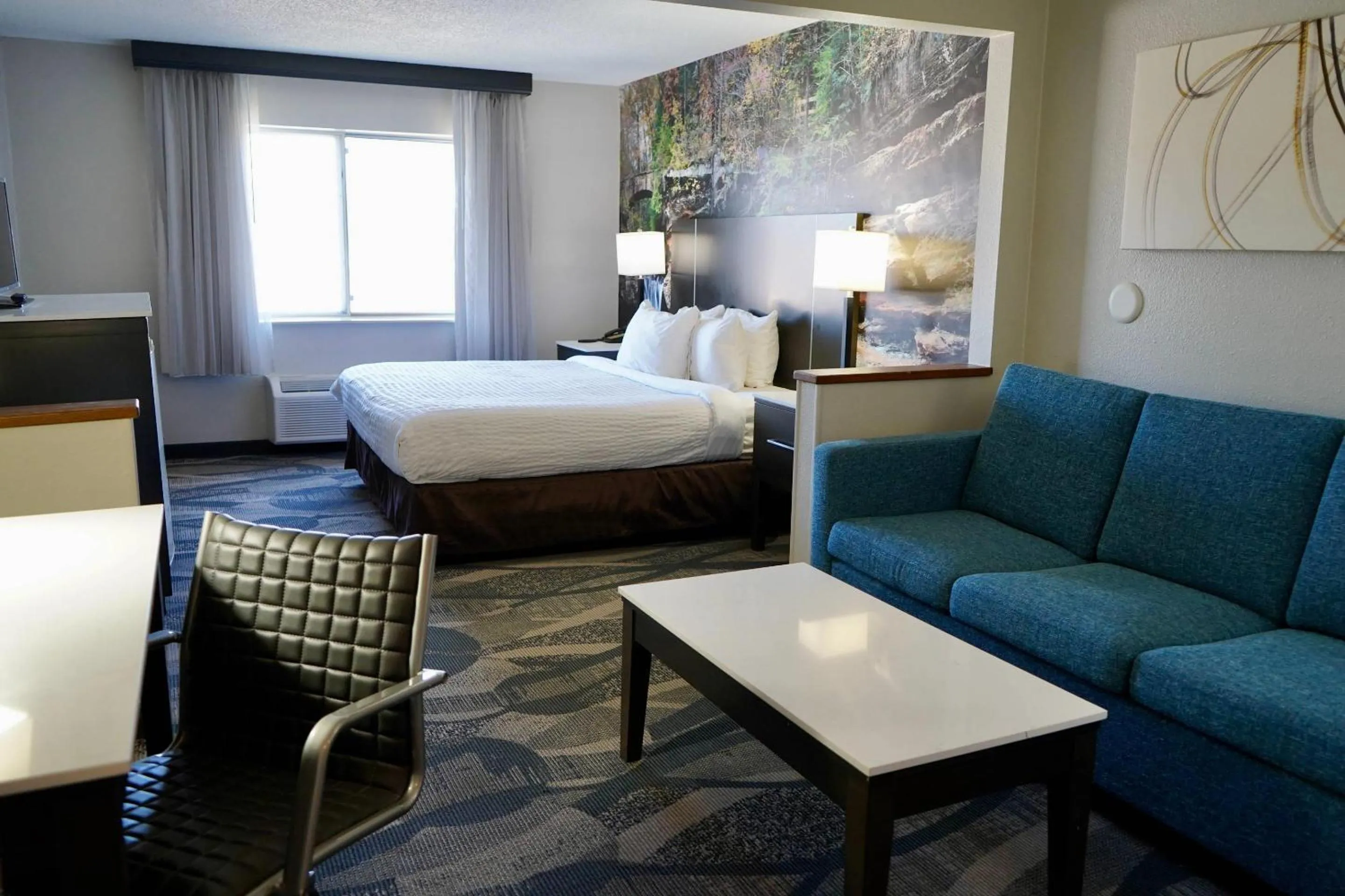 Bedroom, Bed in Clarion Inn Fairborn - Dayton near Wright Patterson