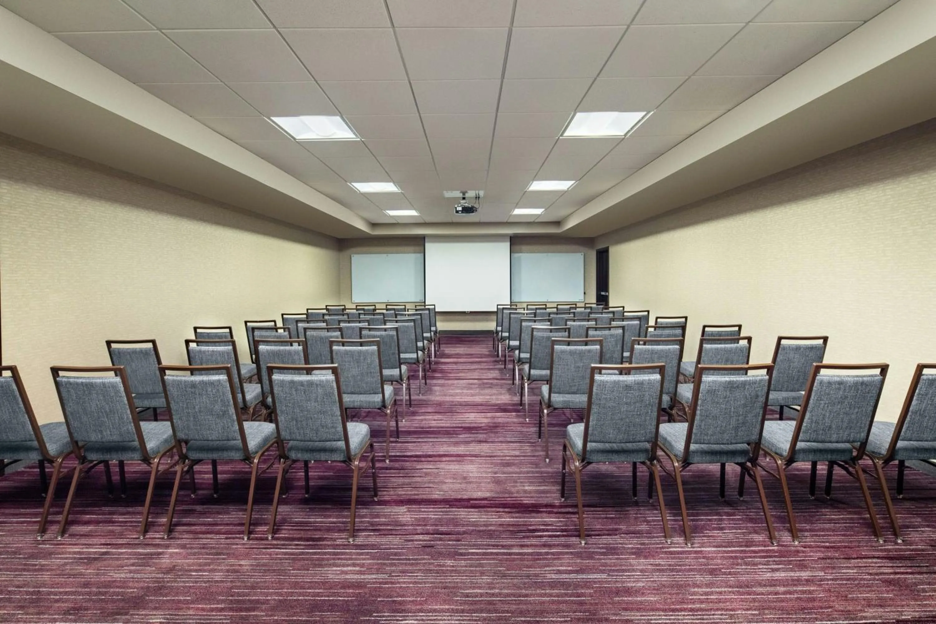 Meeting/conference room in Courtyard by Marriott Dayton North