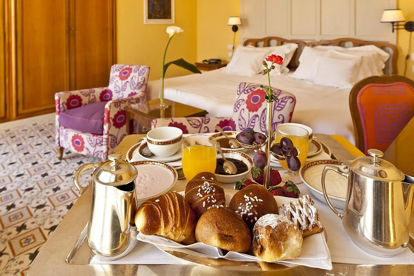 Bed in Regina Isabella-Resort Spa Restaurant