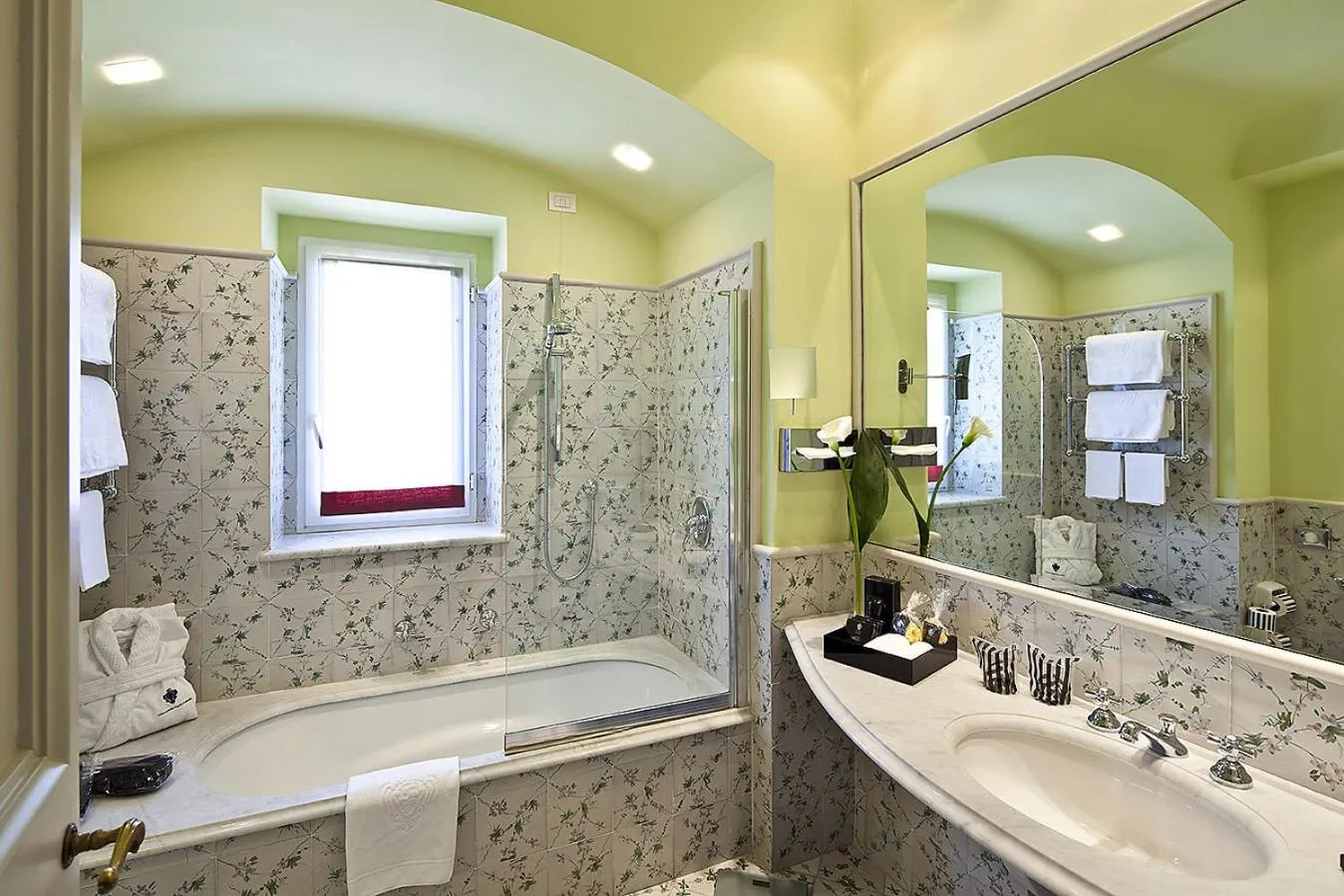 Shower in Regina Isabella-Resort Spa Restaurant