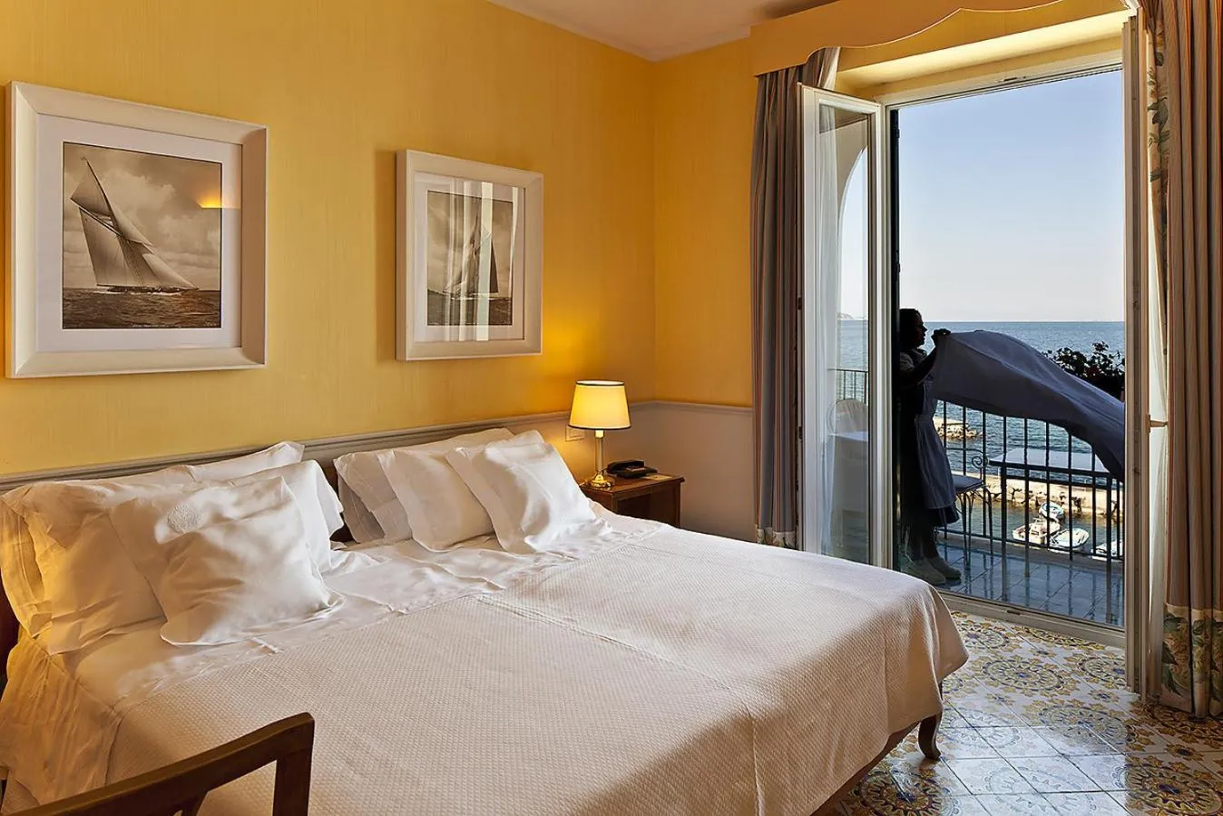 Bed in Regina Isabella-Resort Spa Restaurant