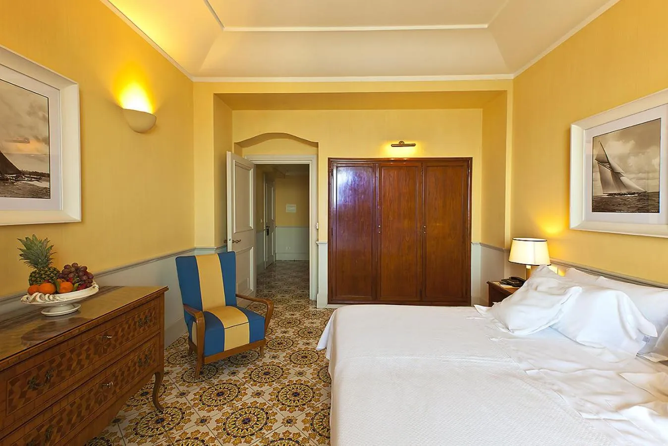 Bed in Regina Isabella-Resort Spa Restaurant