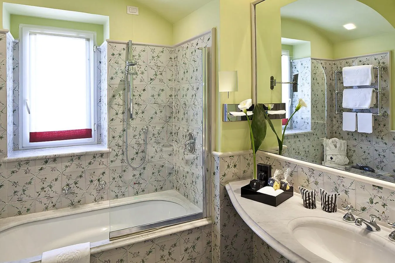 Shower in Regina Isabella-Resort Spa Restaurant