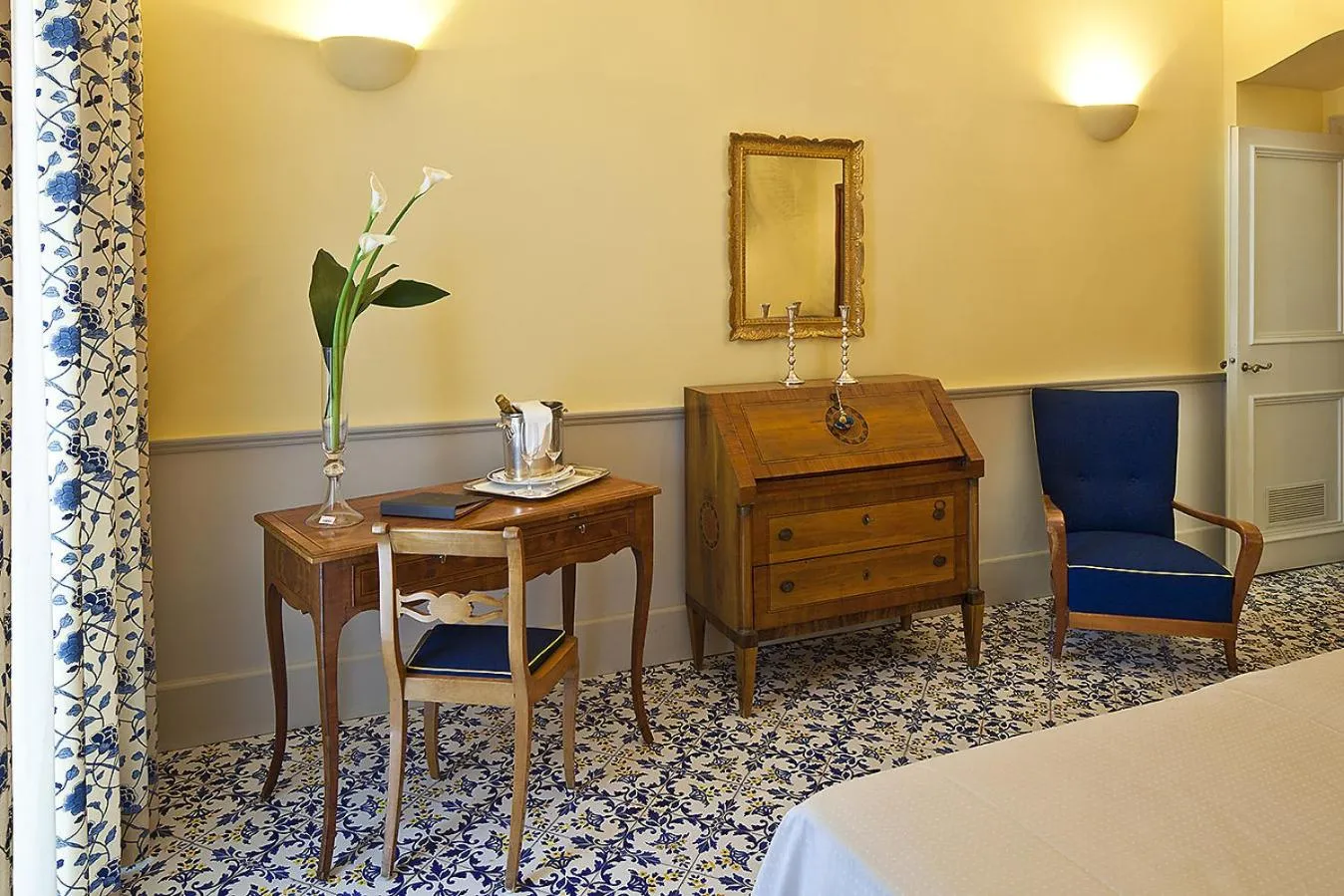 Bed in Regina Isabella-Resort Spa Restaurant