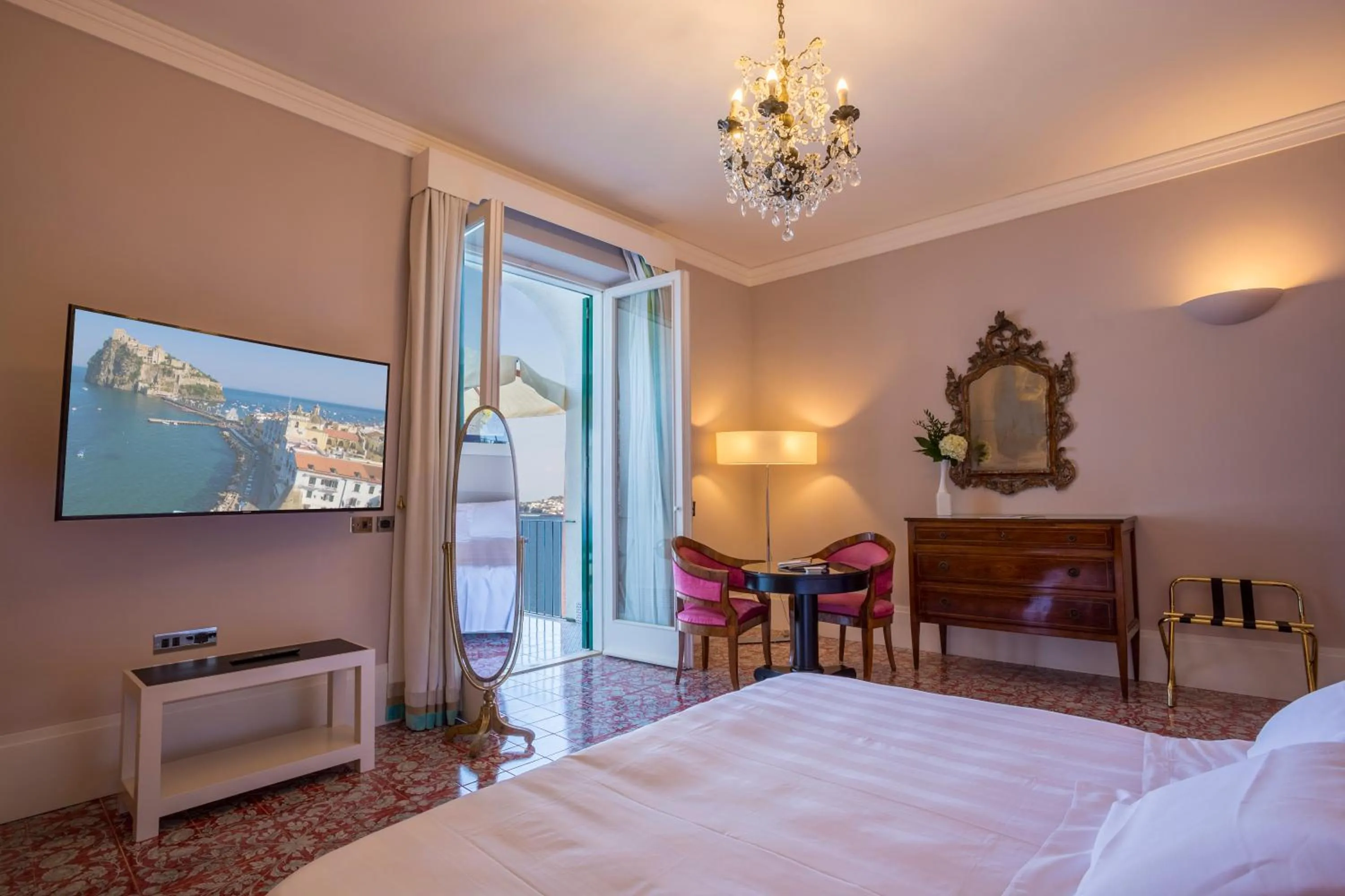 Bed in Regina Isabella-Resort Spa Restaurant