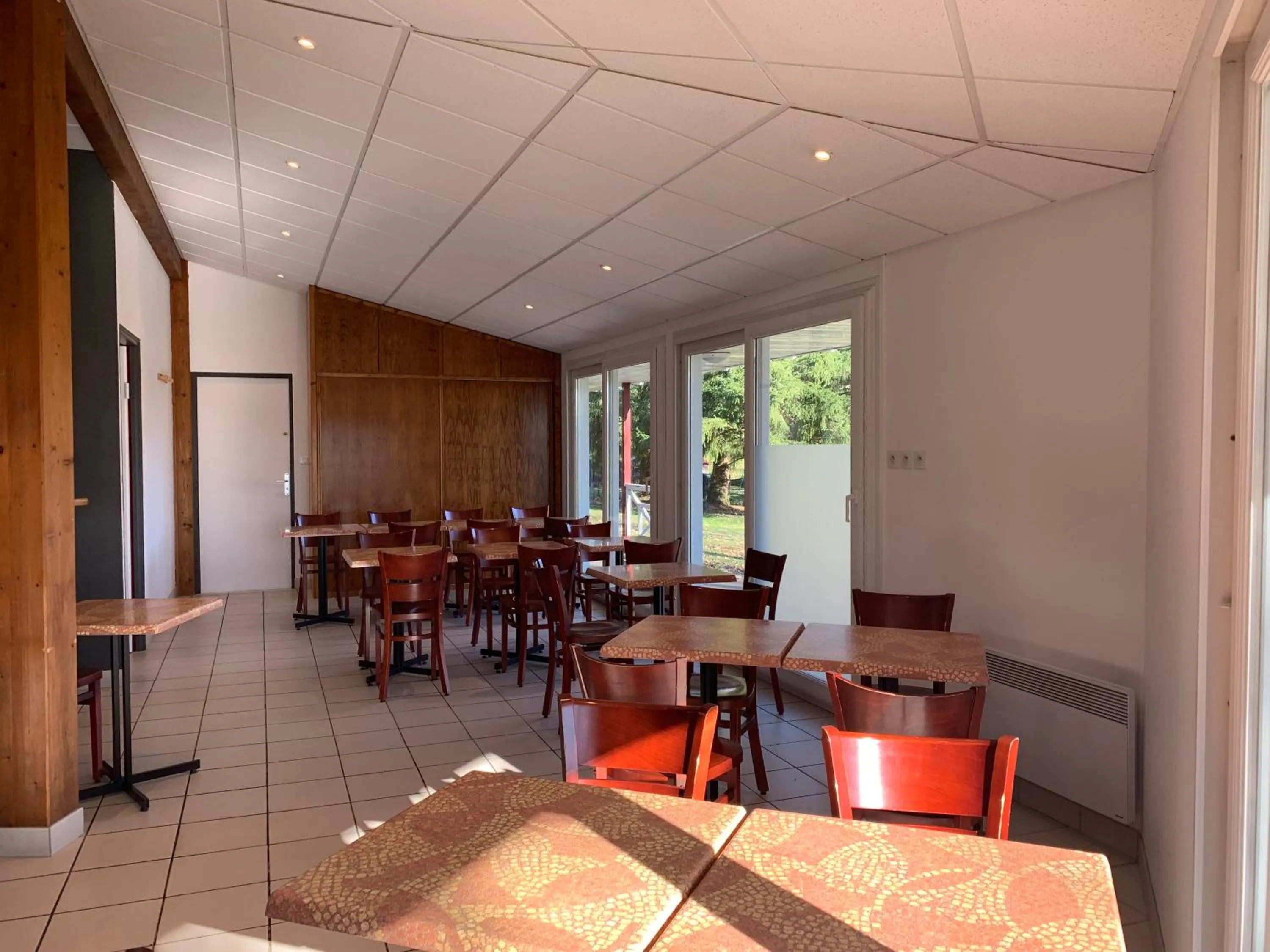 Buffet breakfast in Mape hôtel