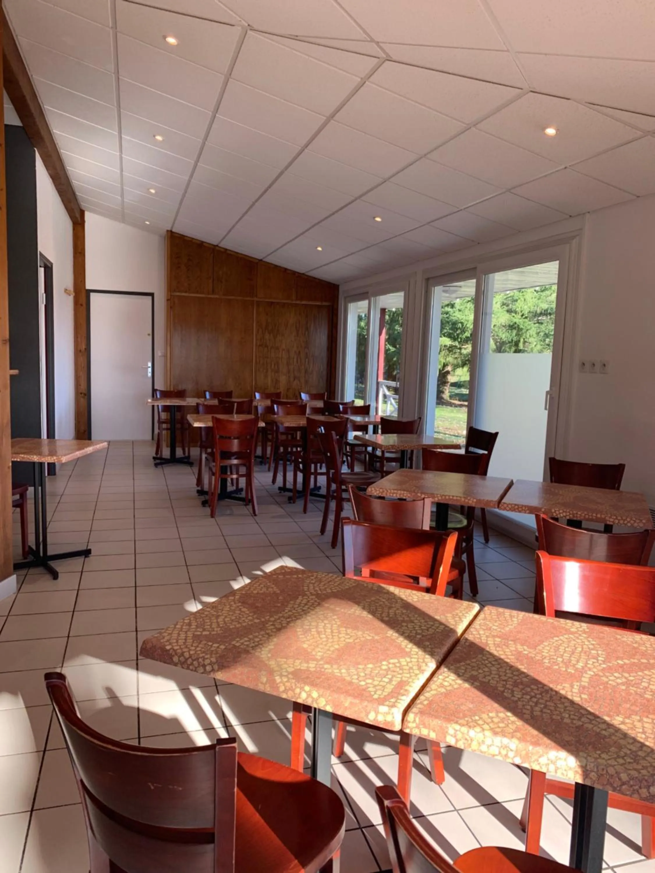 Buffet breakfast in Mape hôtel