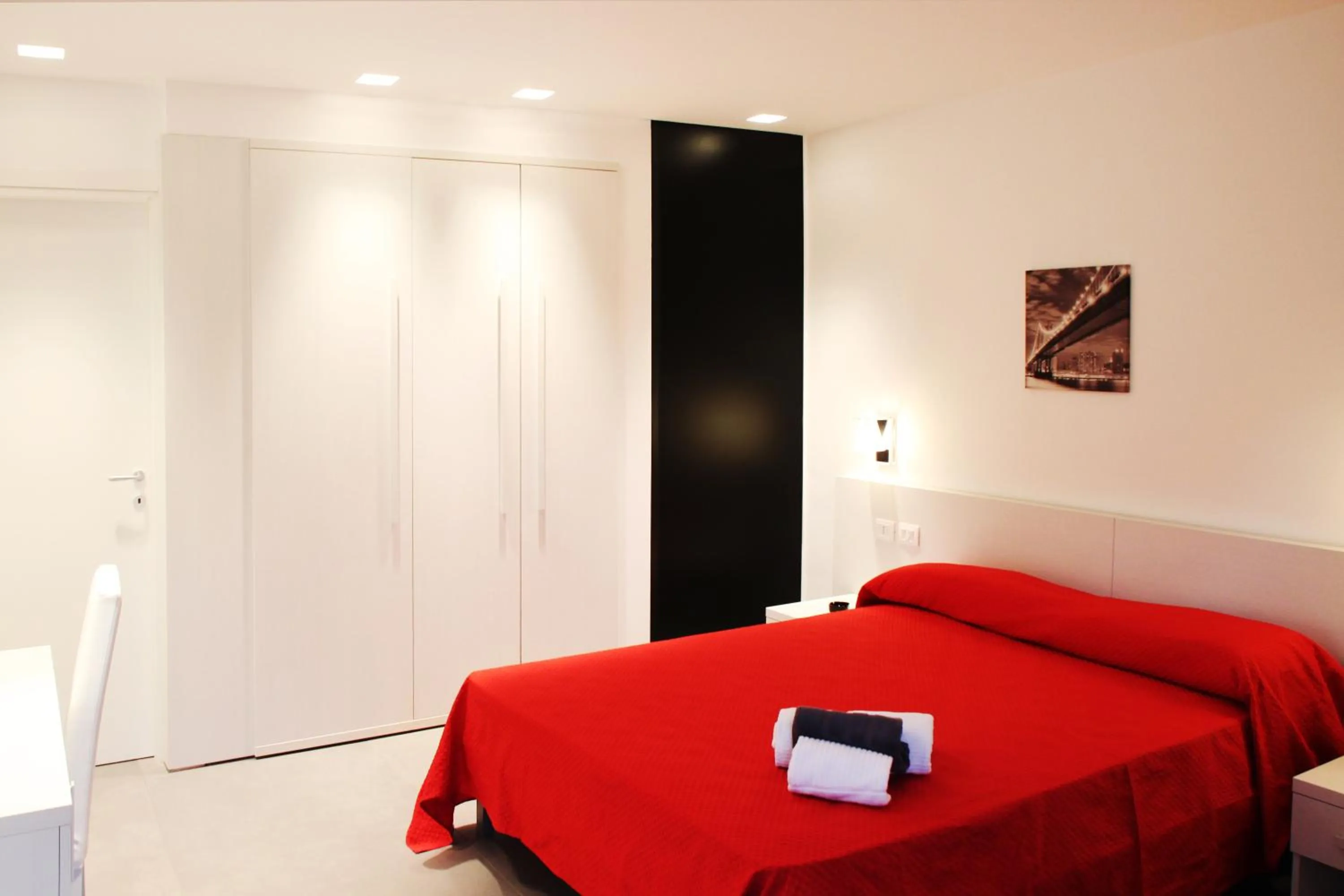 Bathroom, Bed in Reggionord