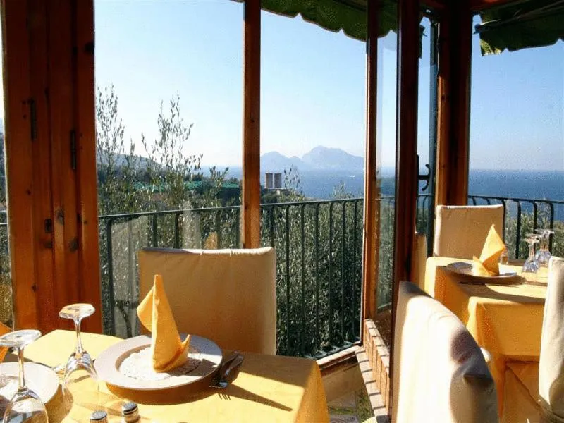 Restaurant/places to eat in Hotel Villa Pina Antico Francischiello