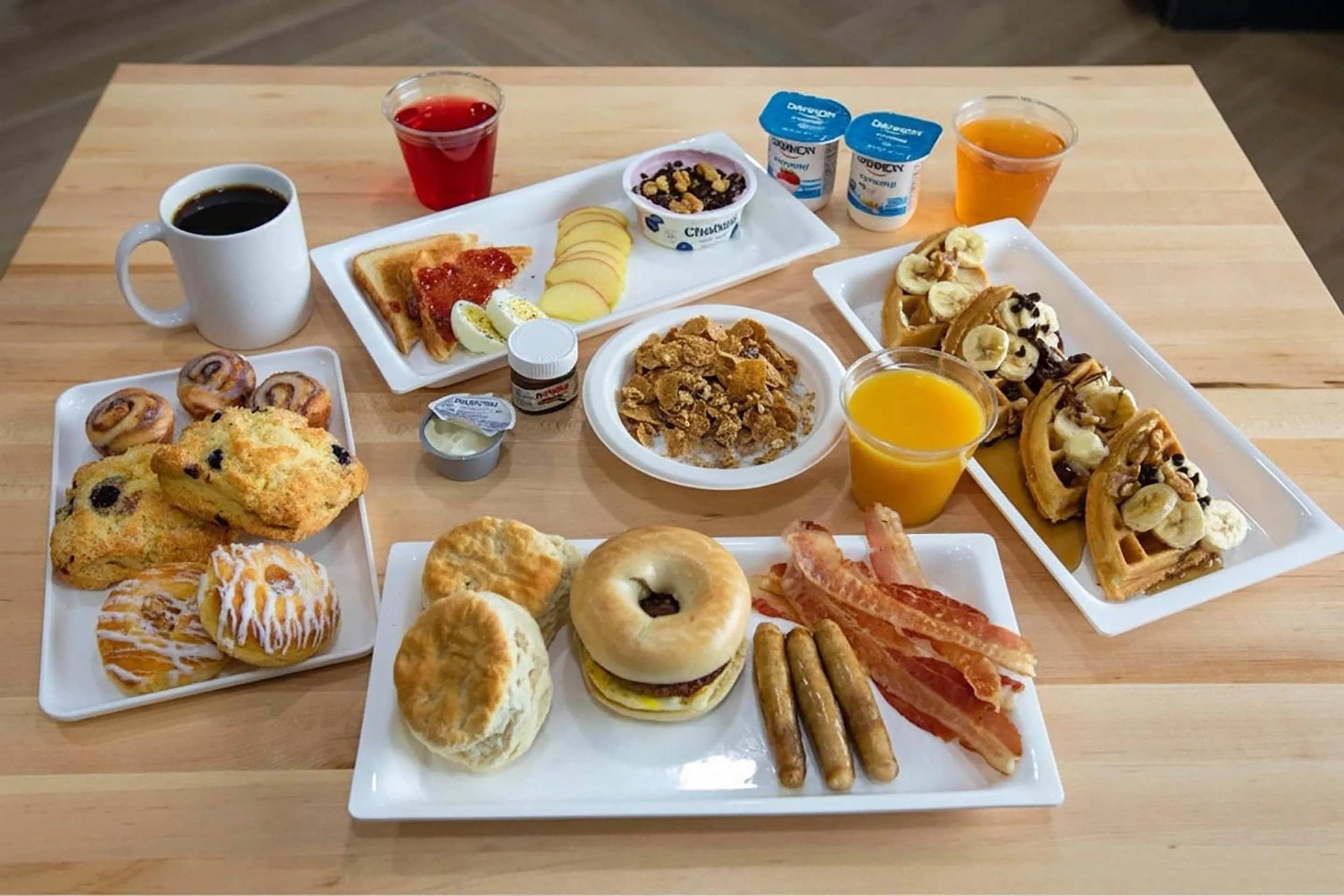 Breakfast in Country Inn & Suites by Radisson, Brown Deer - Milwaukee North