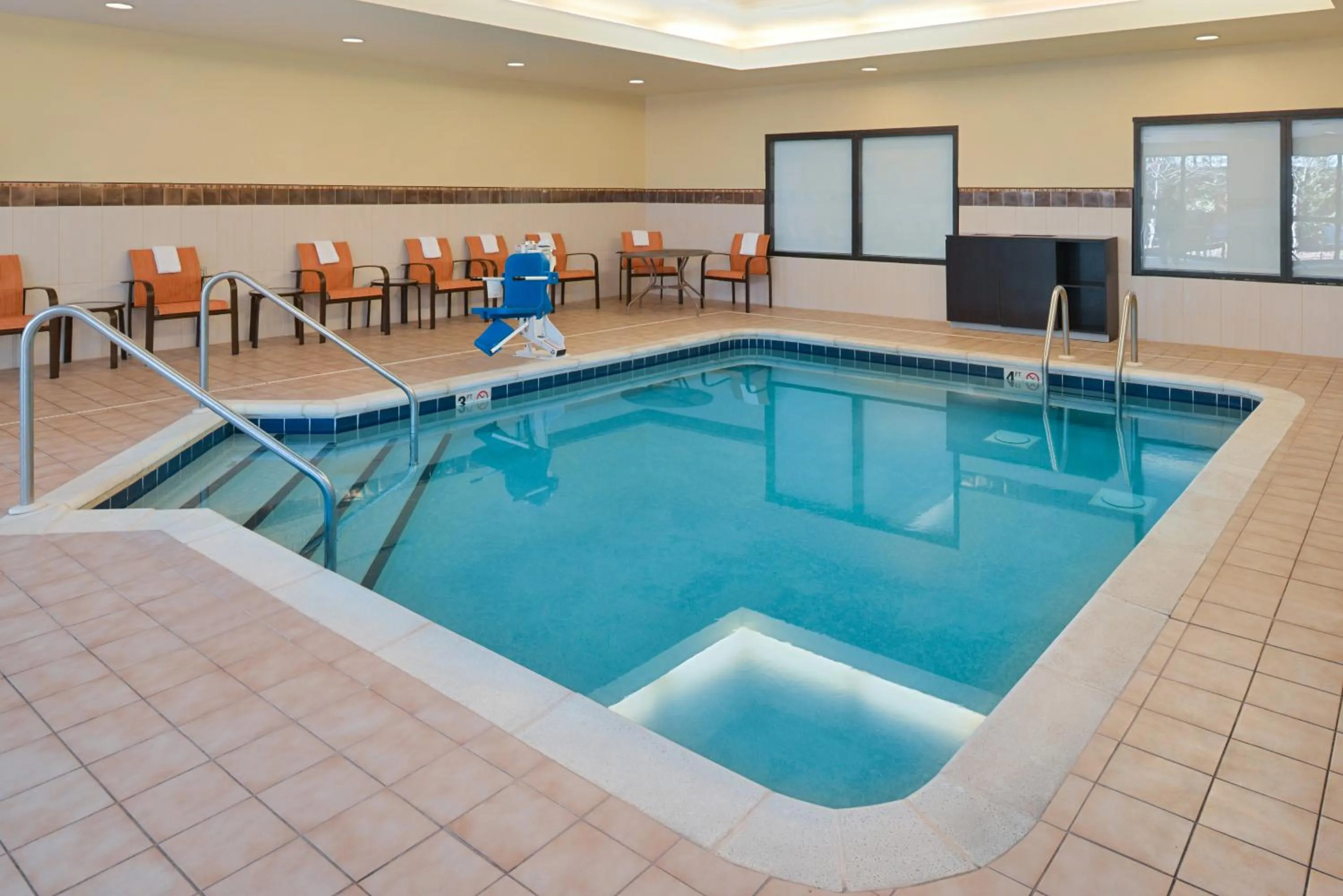 Pool view in Courtyard by Marriott Milwaukee North/Brown Deer