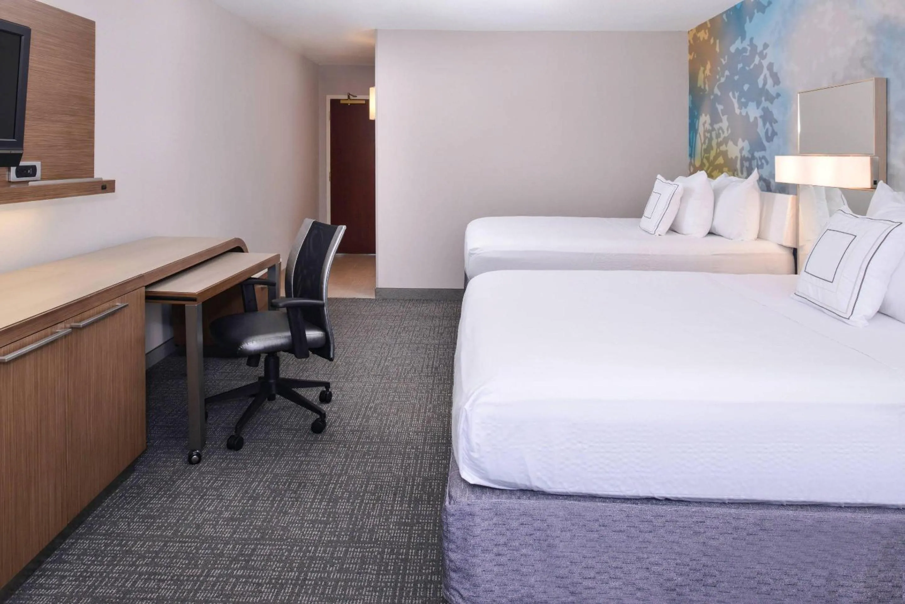 Bedroom, Bed in Country Inn & Suites by Radisson, Brown Deer - Milwaukee North