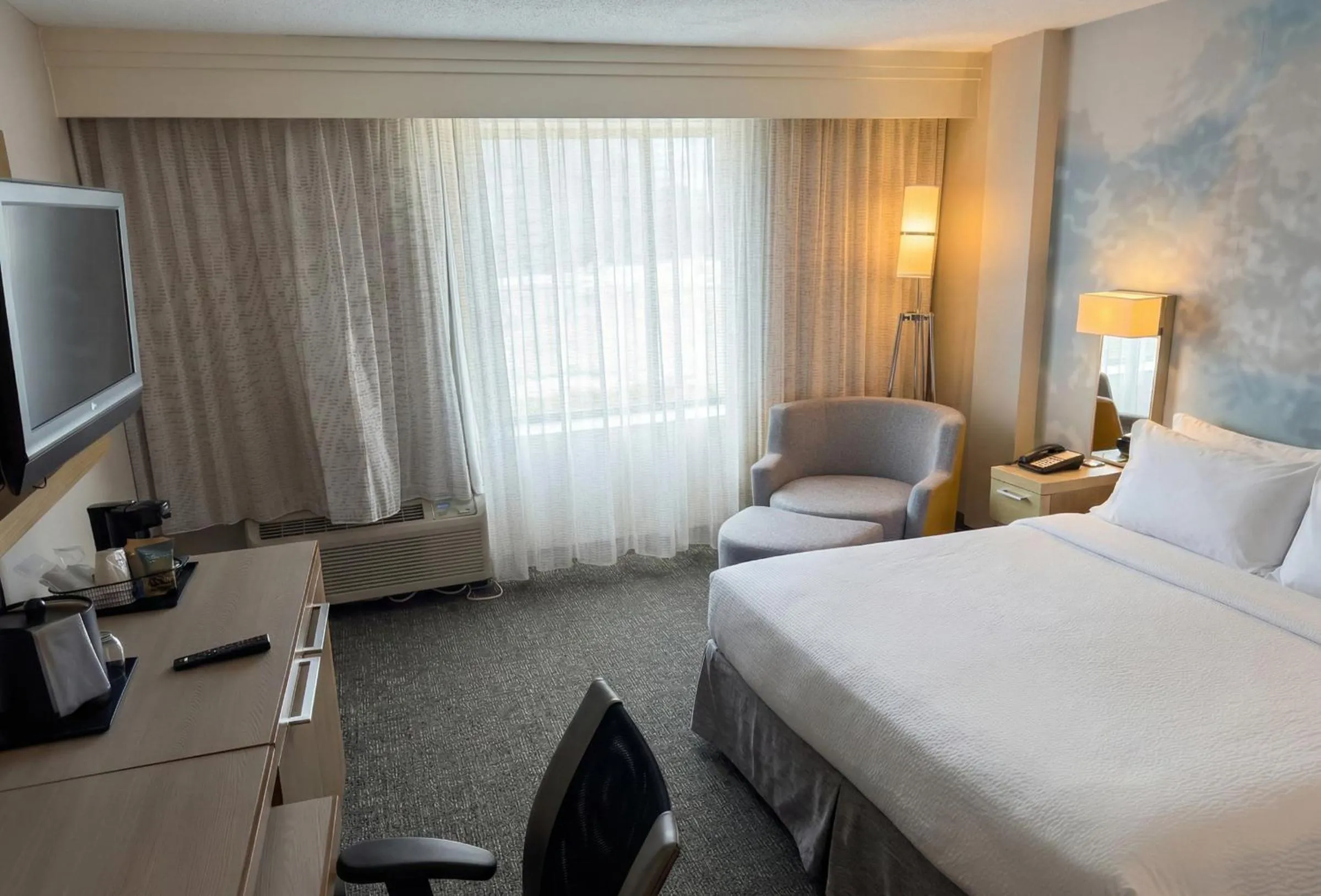 Bed in Country Inn & Suites by Radisson, Brown Deer - Milwaukee North