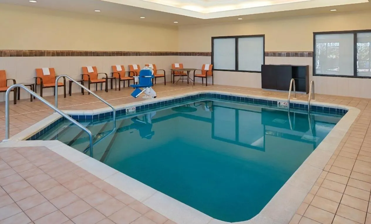Country Inn & Suites by Radisson, Brown Deer - Milwaukee North