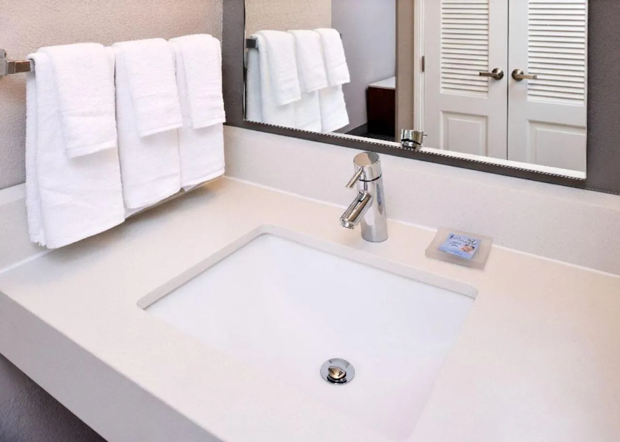 Bathroom in Country Inn & Suites by Radisson, Brown Deer - Milwaukee North